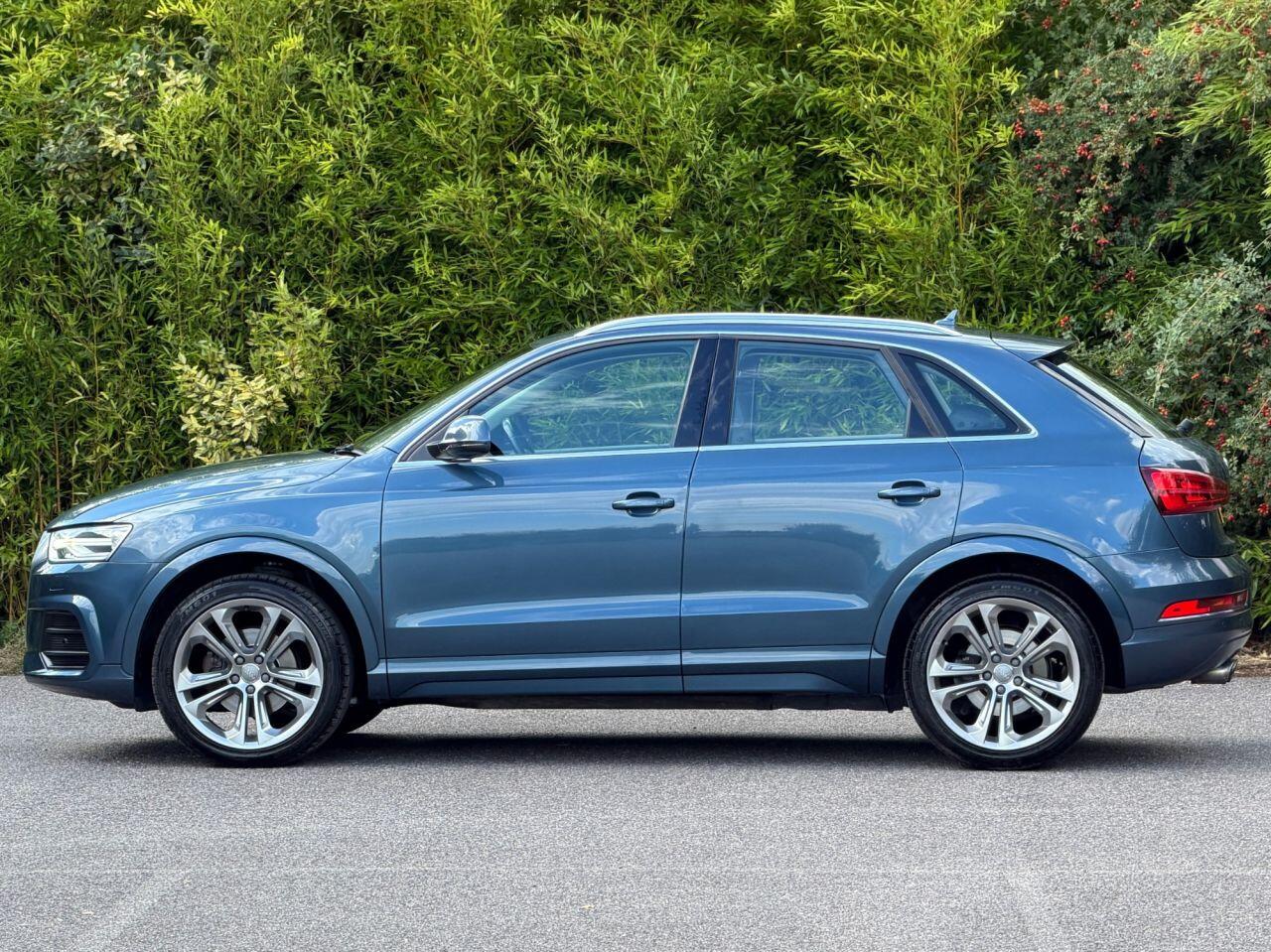 Audi Q3 view 4