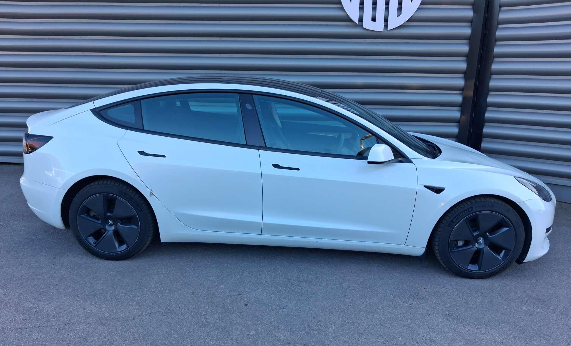 Tesla Model 3 view 8