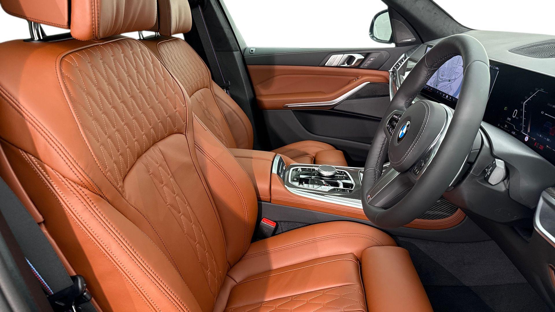 BMW X7 view 11