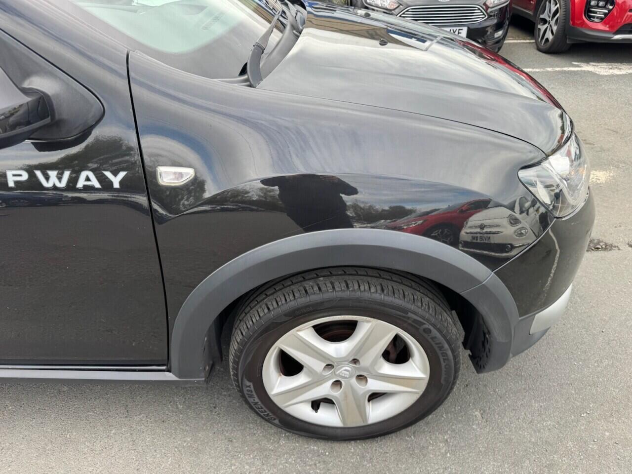 Dacia Sandero view 25