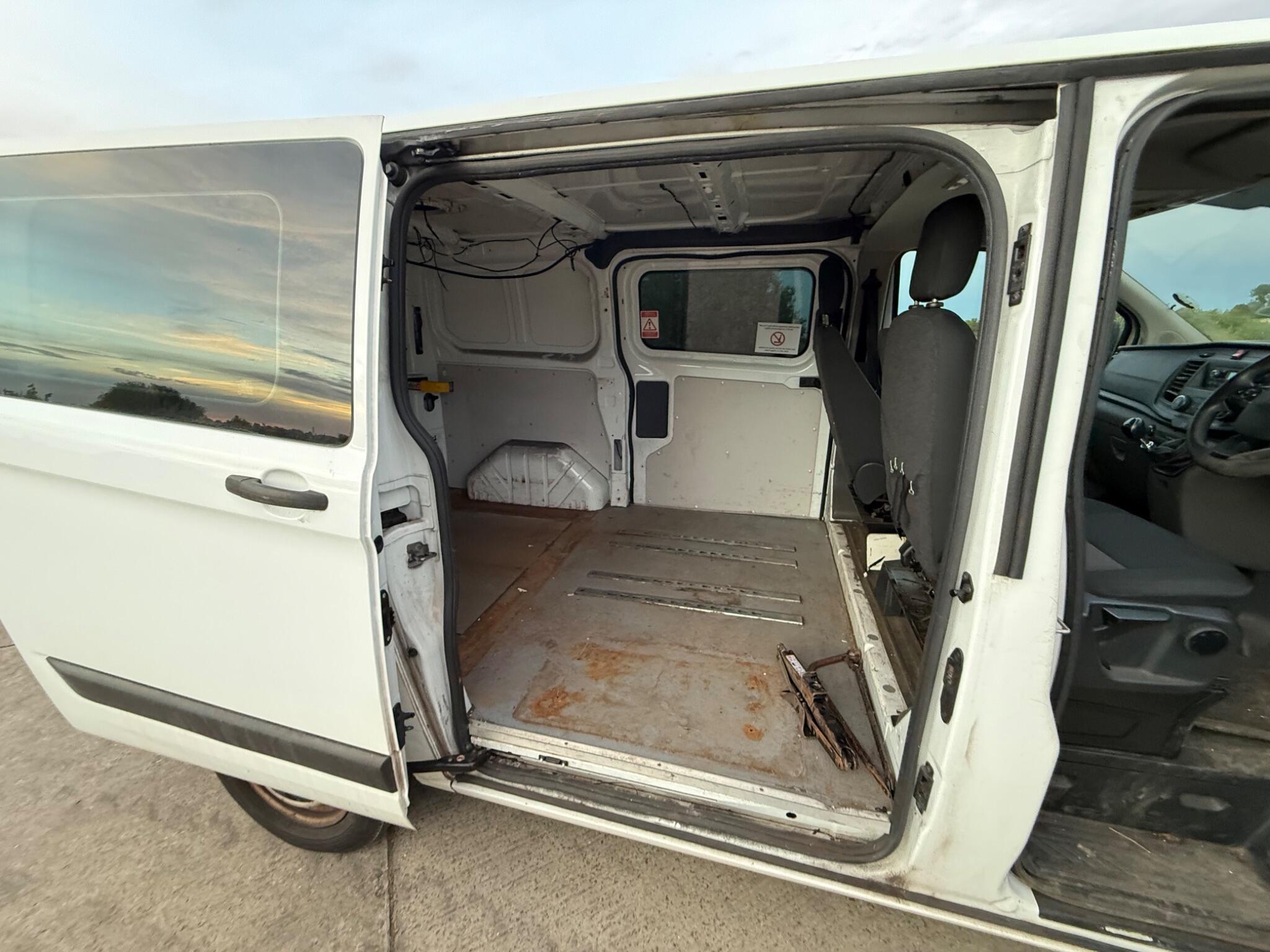 Ford Transit Custom 2.0 320 EcoBlue L1 H1 Euro 6 5dr — photo 38 of 82