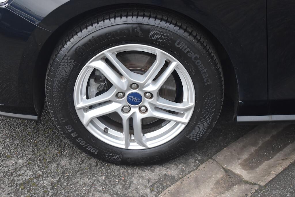 Ford Focus view 76