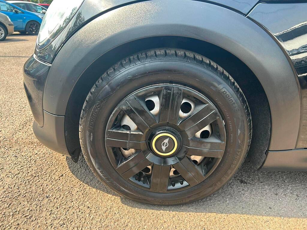 Mini Convertible view 18