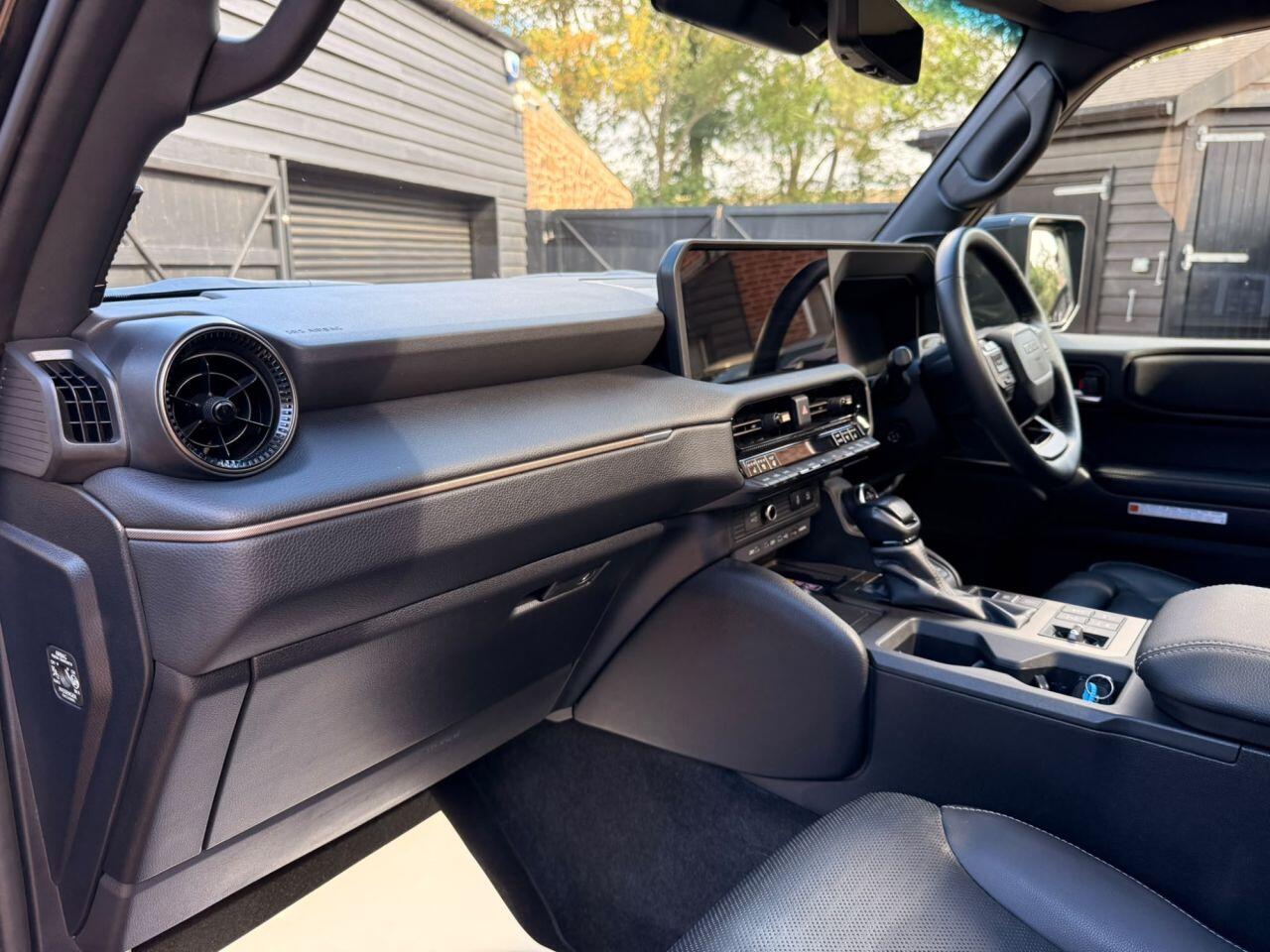 Toyota Land Cruiser view 13
