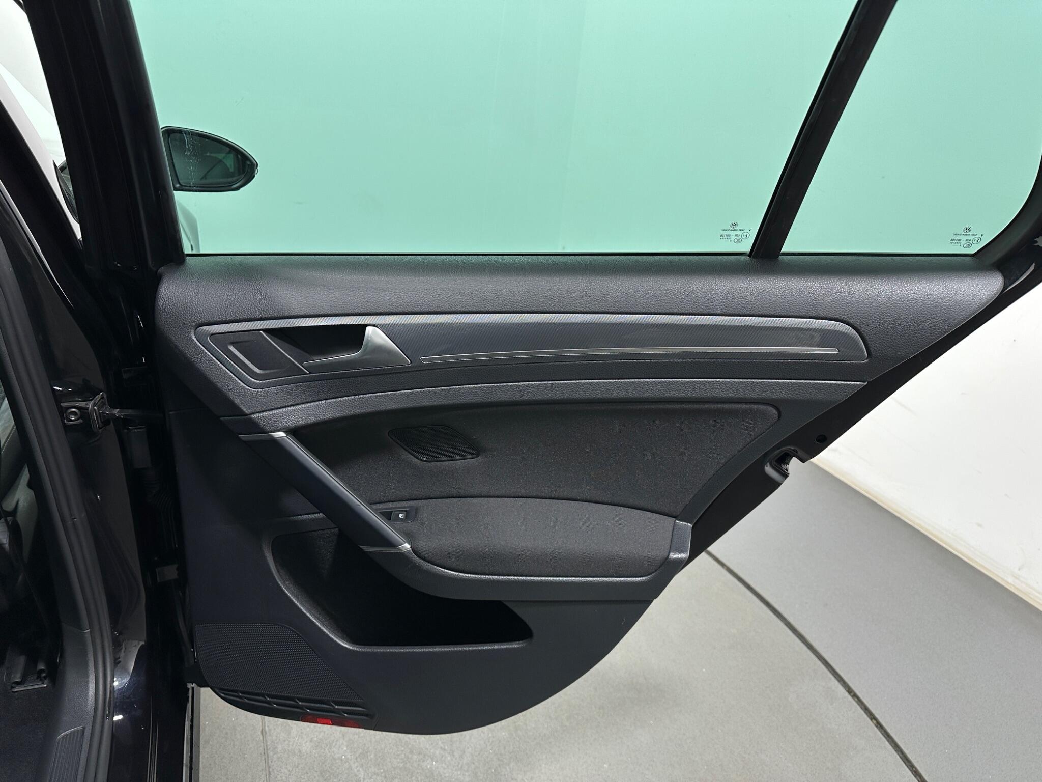 Volkswagen Golf view 43