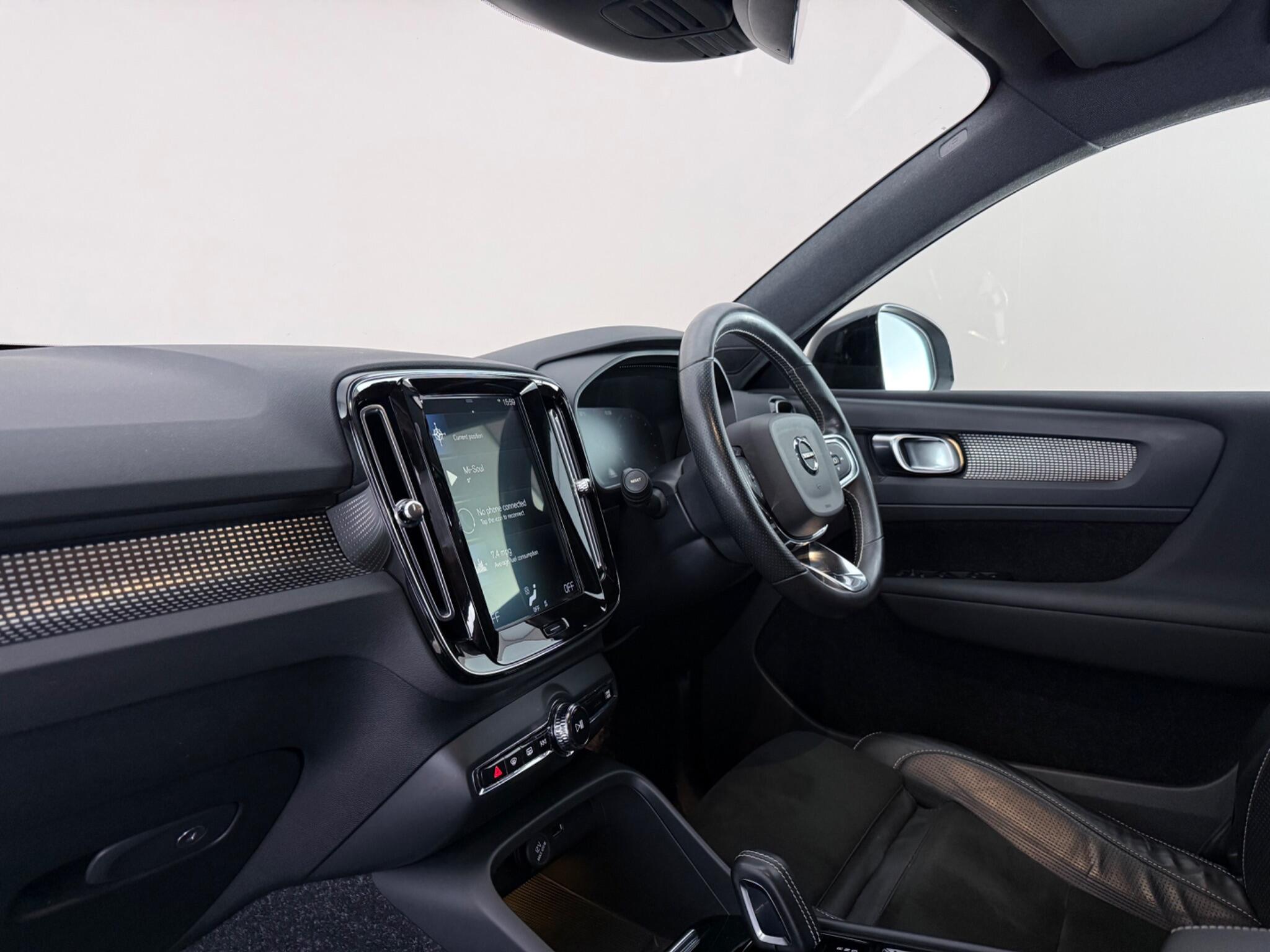 Volvo XC40 view 4