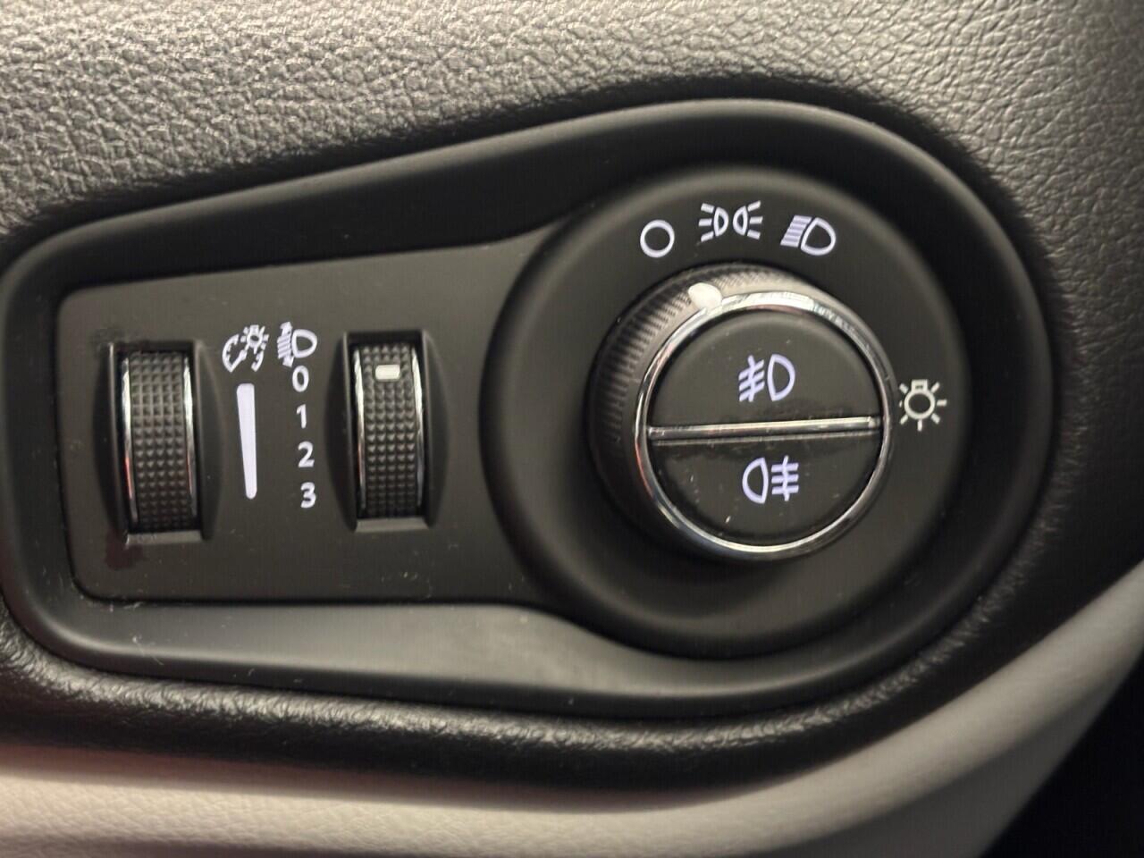 Jeep Renegade view 37