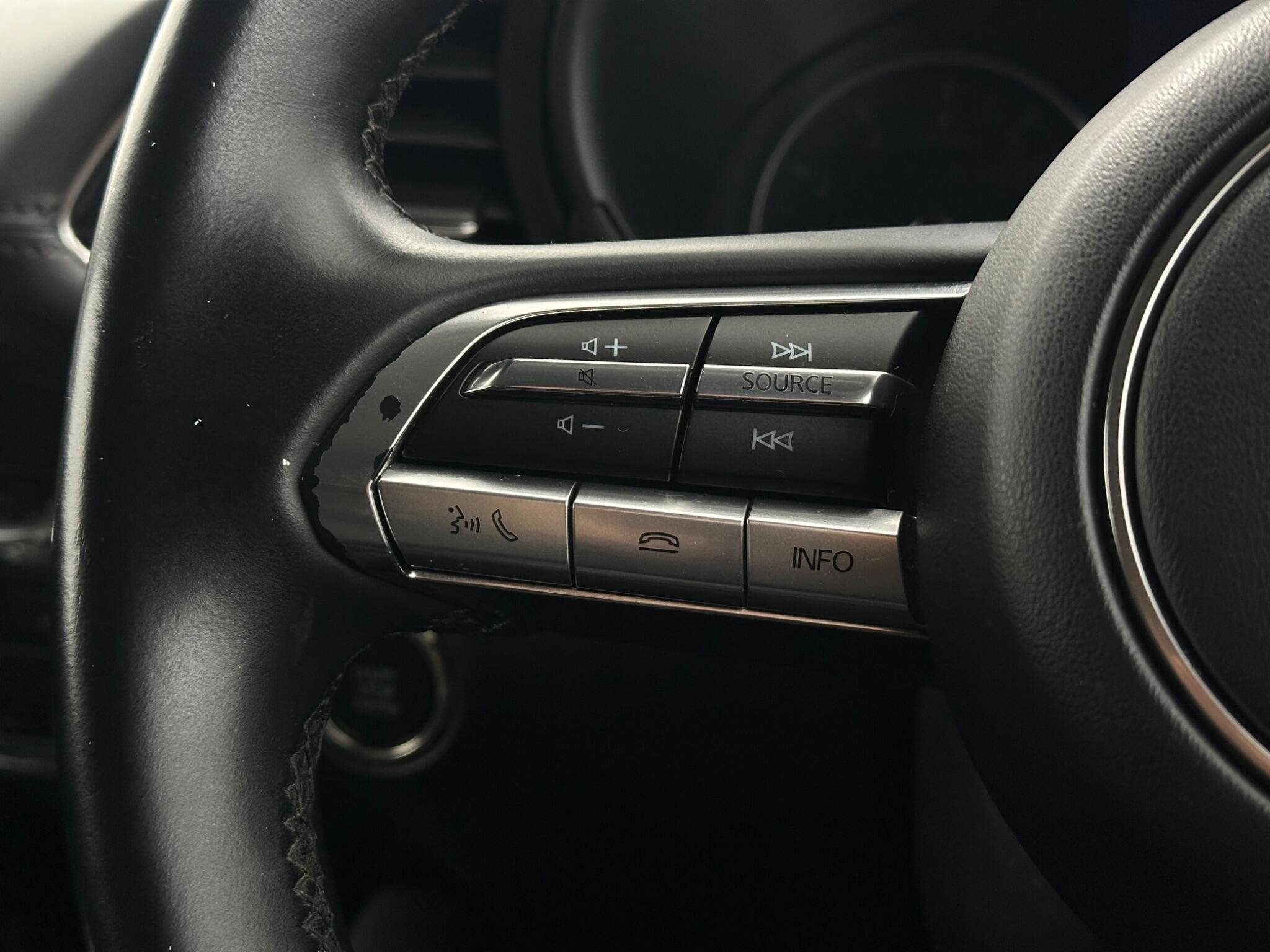 Mazda Mazda3 view 14