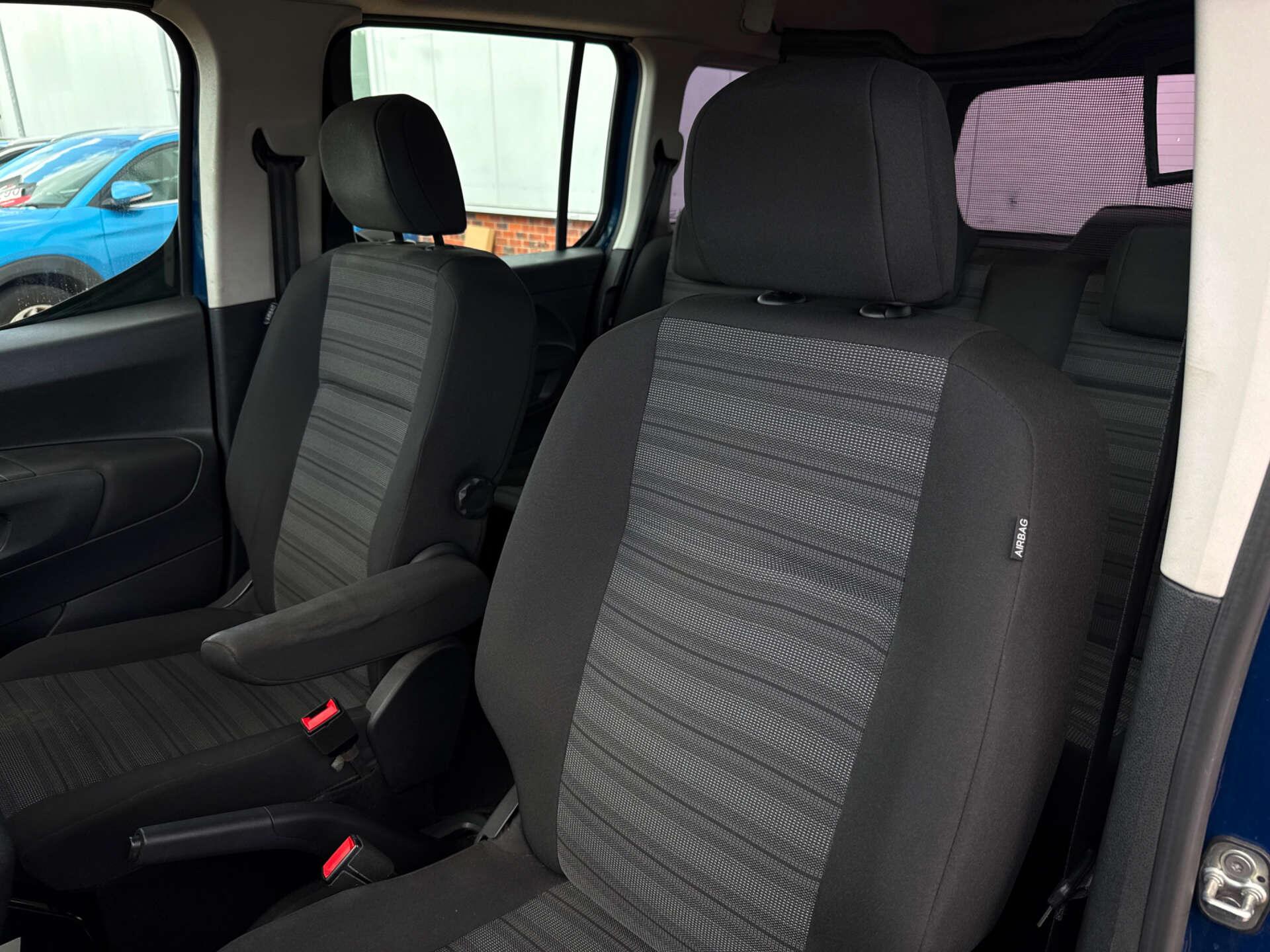 Vauxhall Combo Life view 45