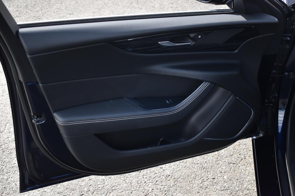 Jaguar Xe view 40