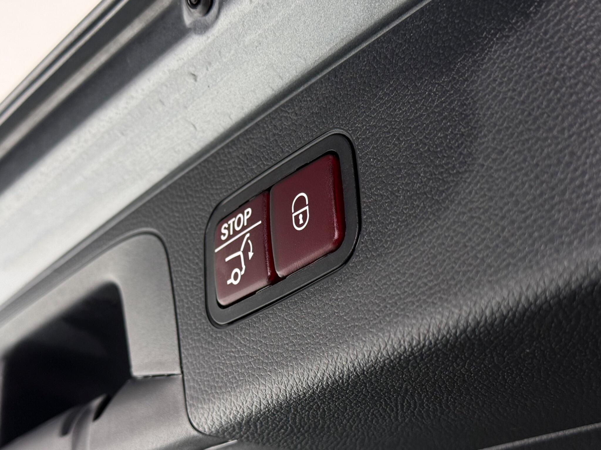 Mercedes-Benz GLC view 11