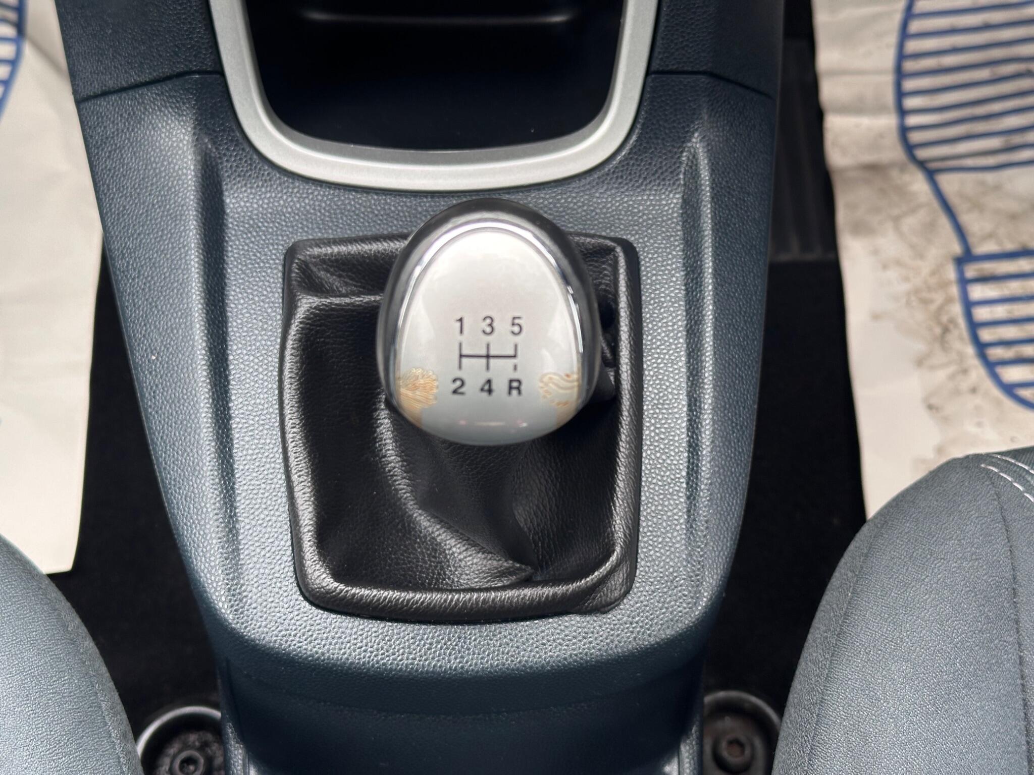Ford Fiesta view 38