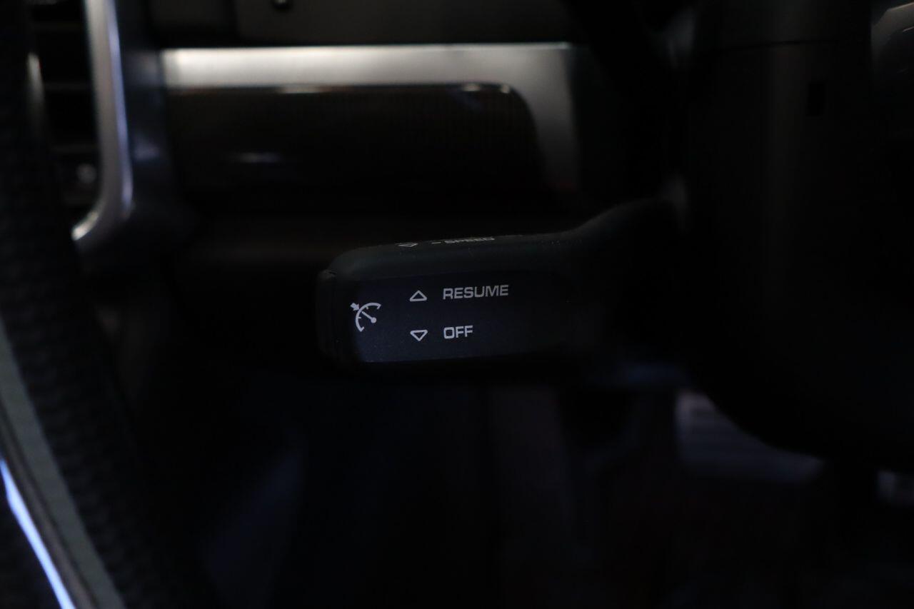 Porsche Cayenne view 22