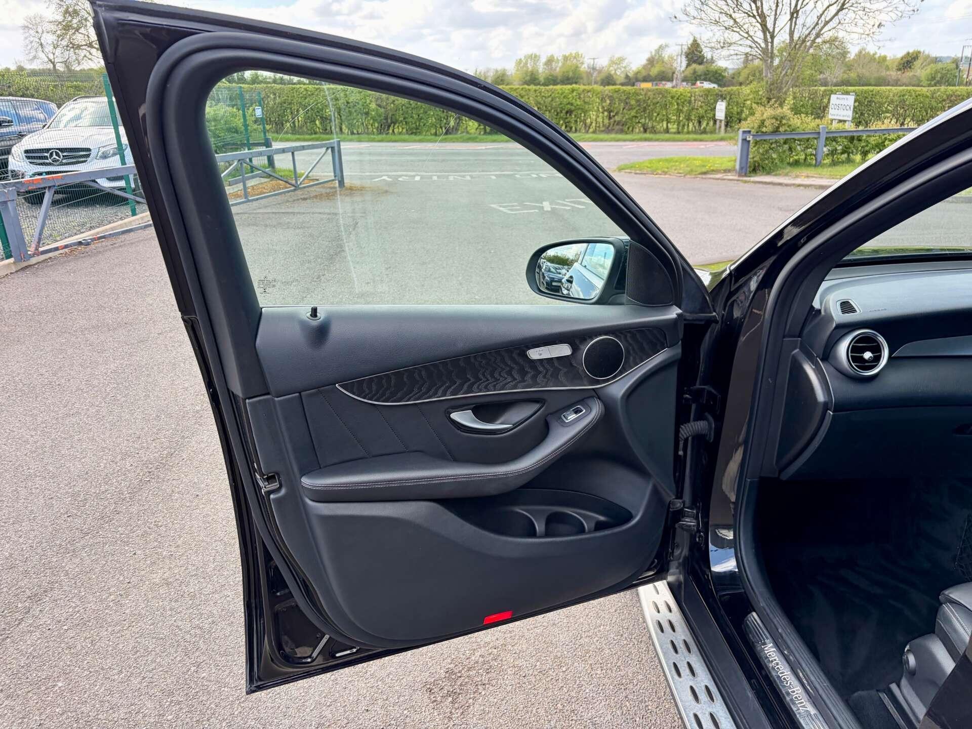 Mercedes-Benz GLC view 14
