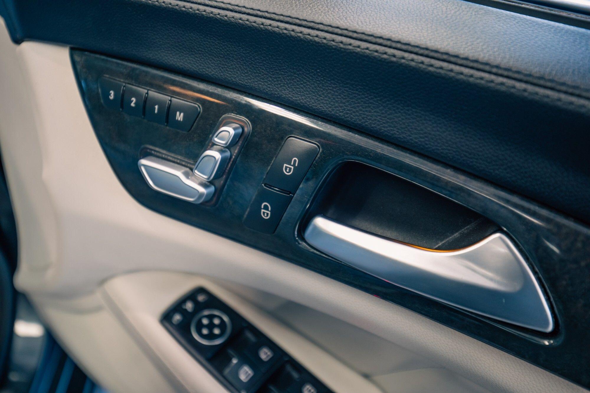 Mercedes-Benz CLS view 10