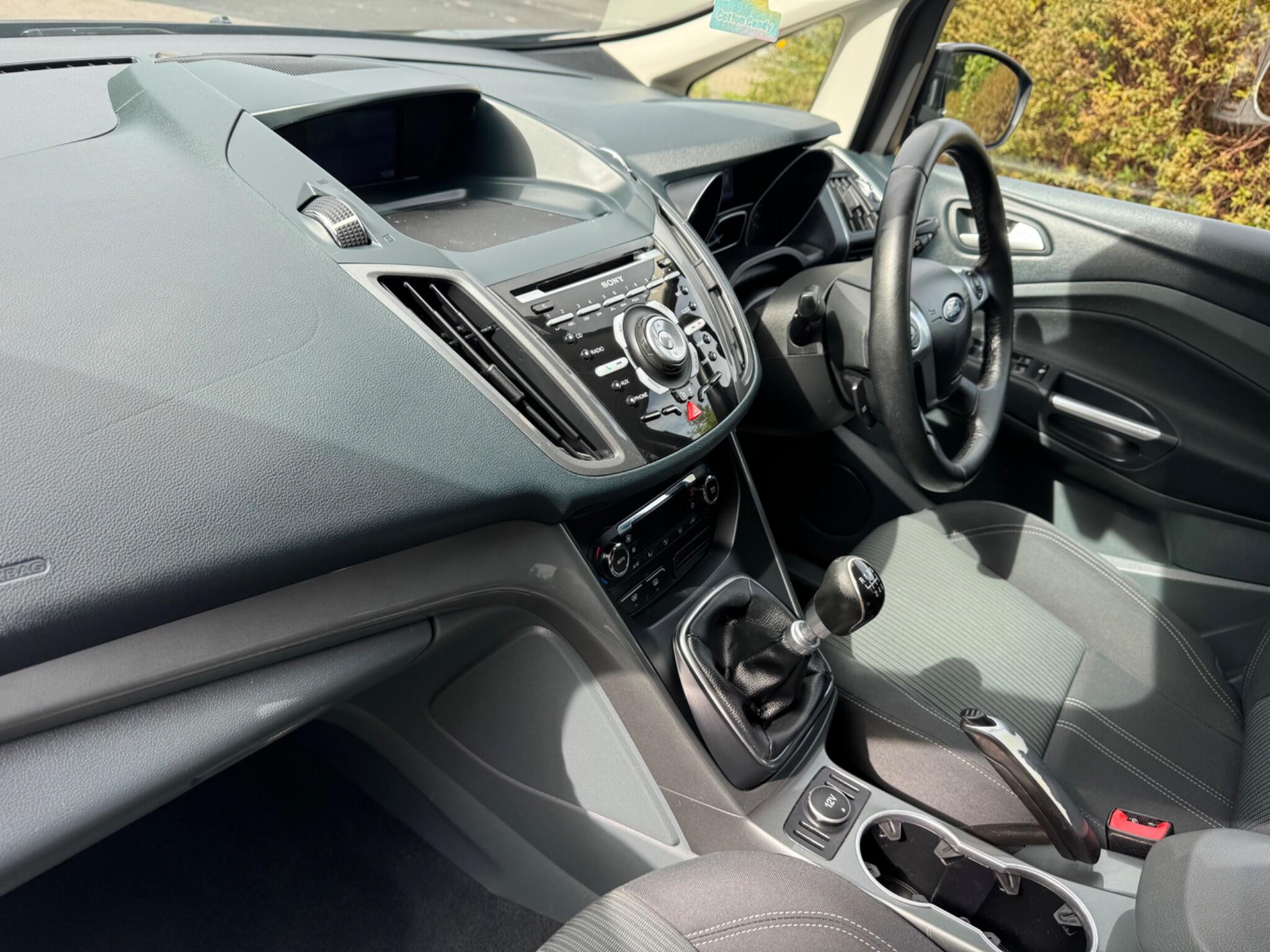 Ford Grand C-Max view 14