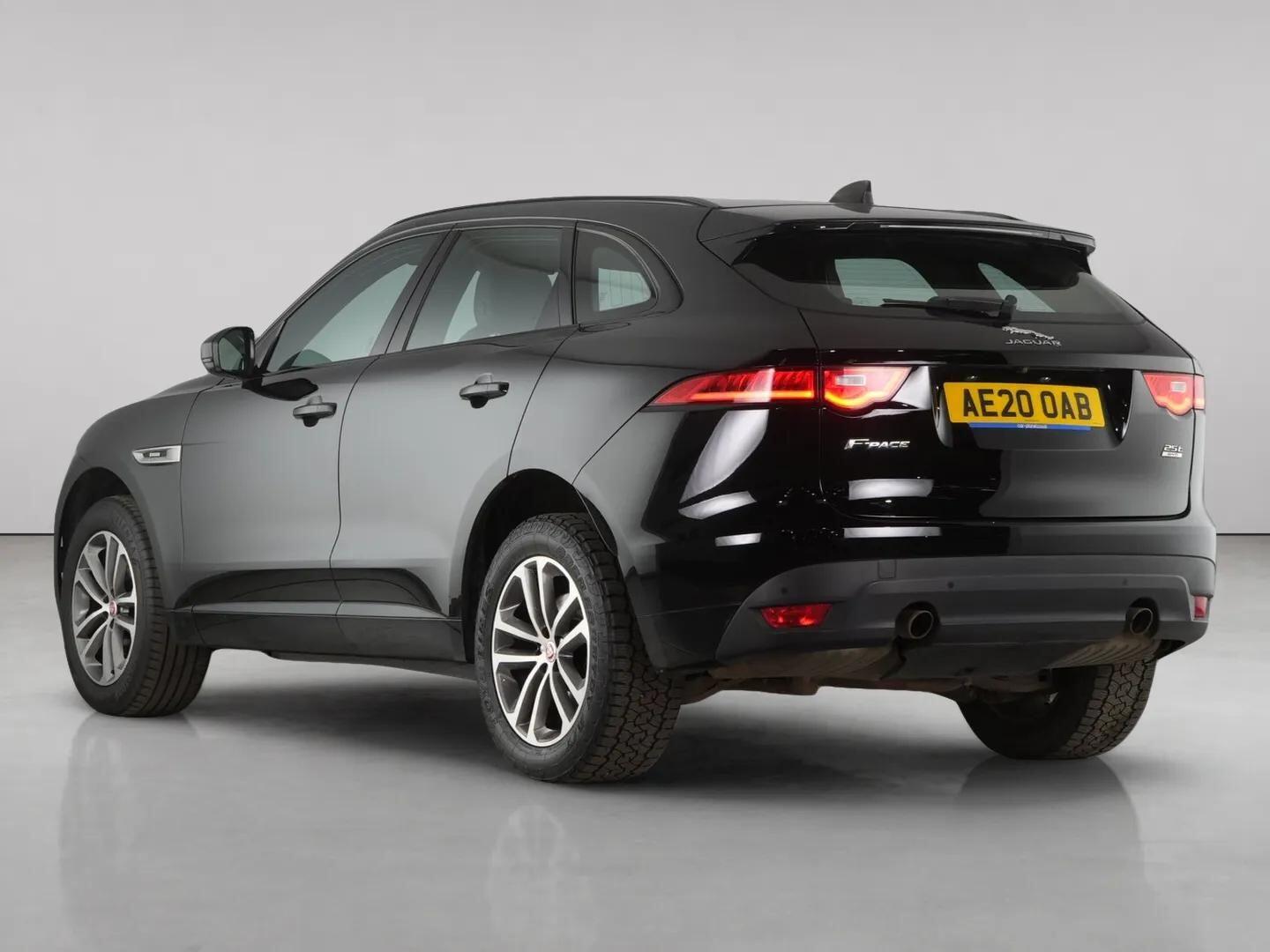 Jaguar F-Pace view 6