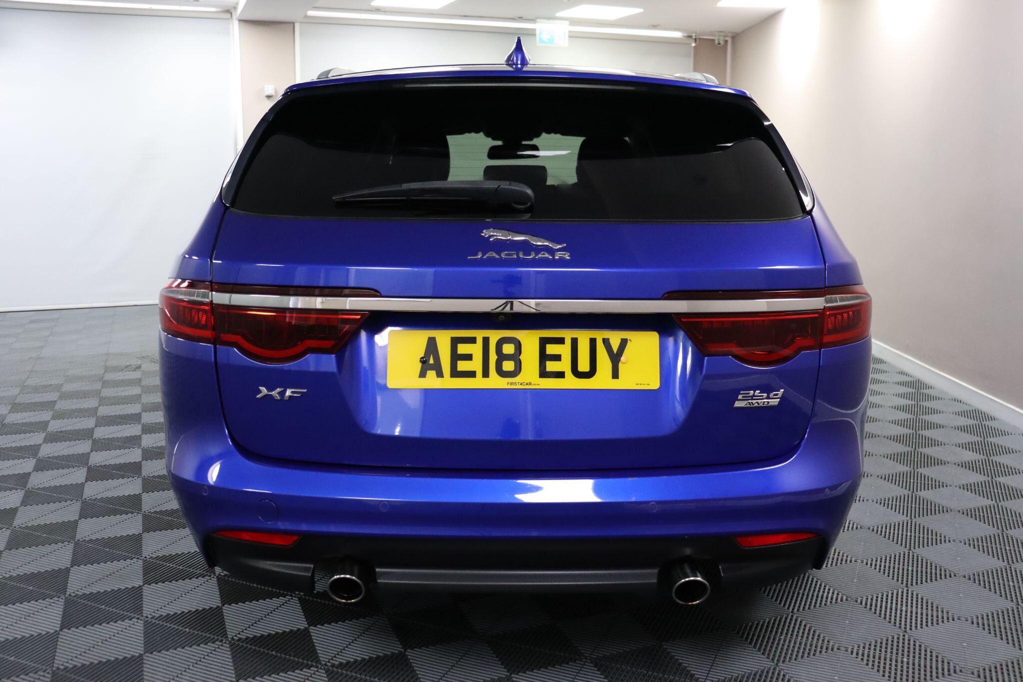 Jaguar XF view 8