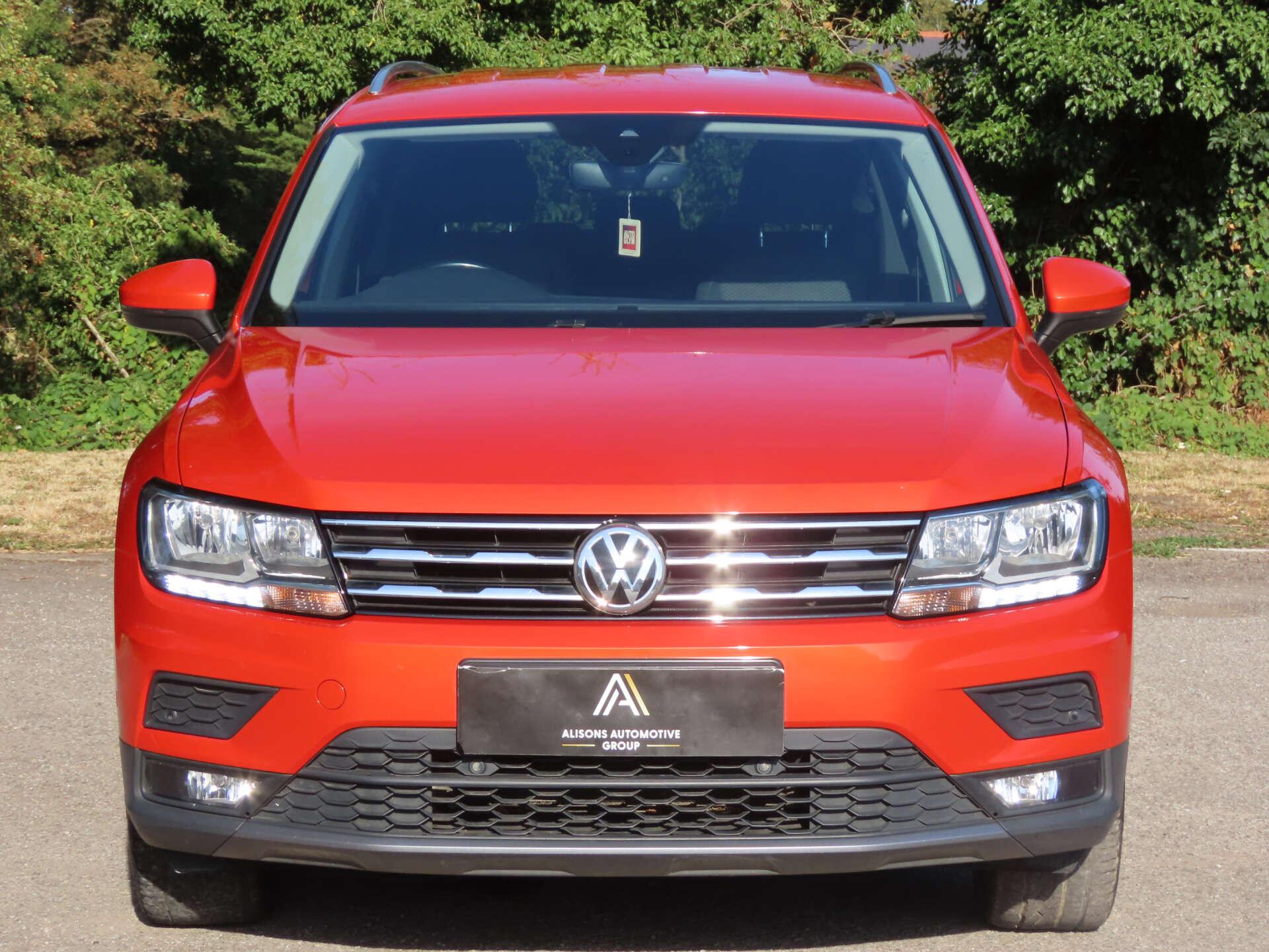 Volkswagen Tiguan Allspace view 2