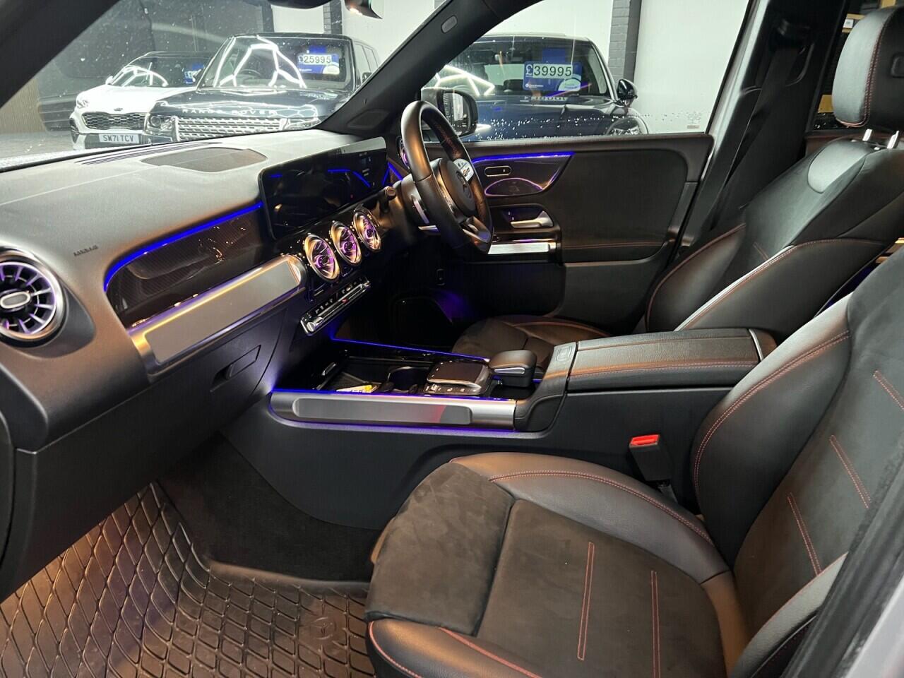 Mercedes-Benz GLB view 3