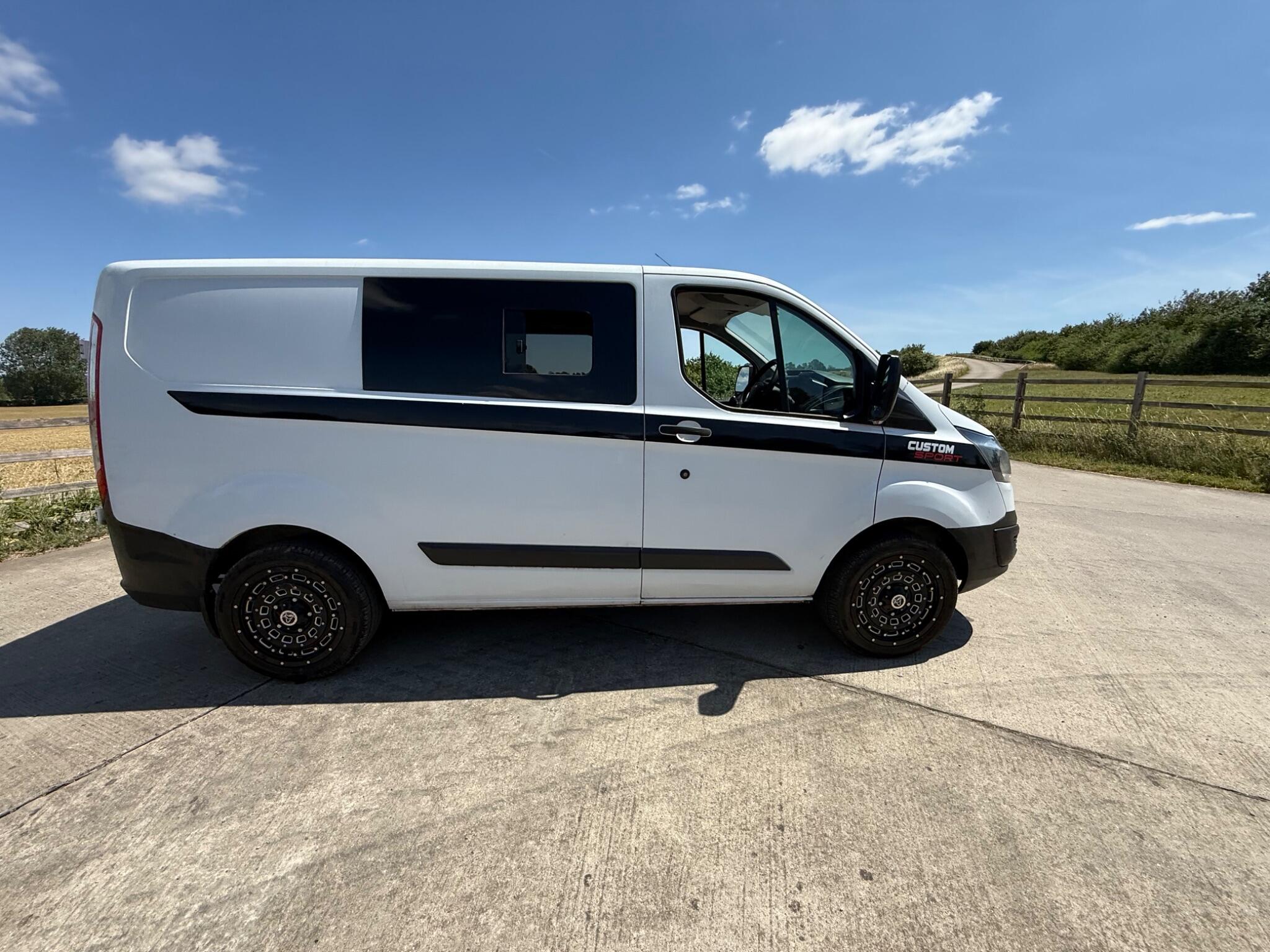 Ford Transit Custom 2.0 TDCi 290 L1 H1 5dr — photo 18 of 84