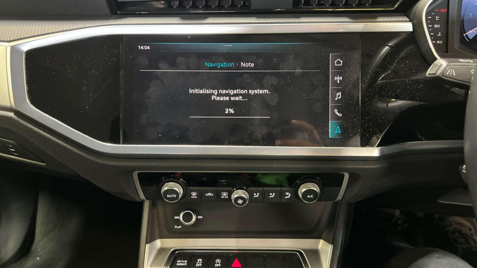 Audi Q3 view 14