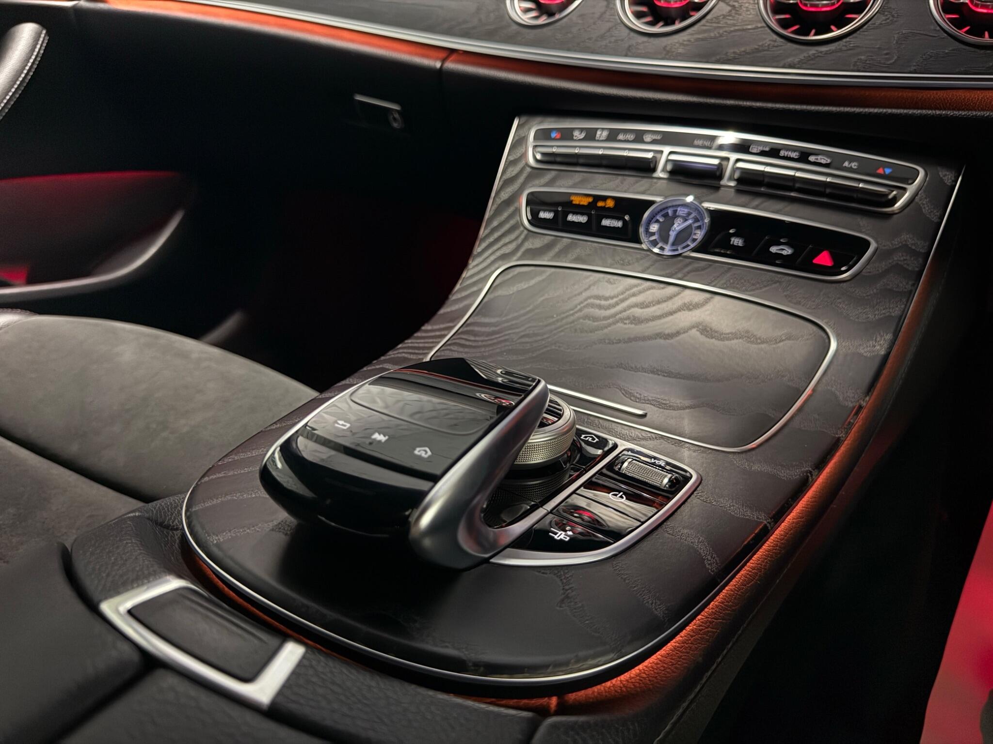 Mercedes-Benz E-Class view 28