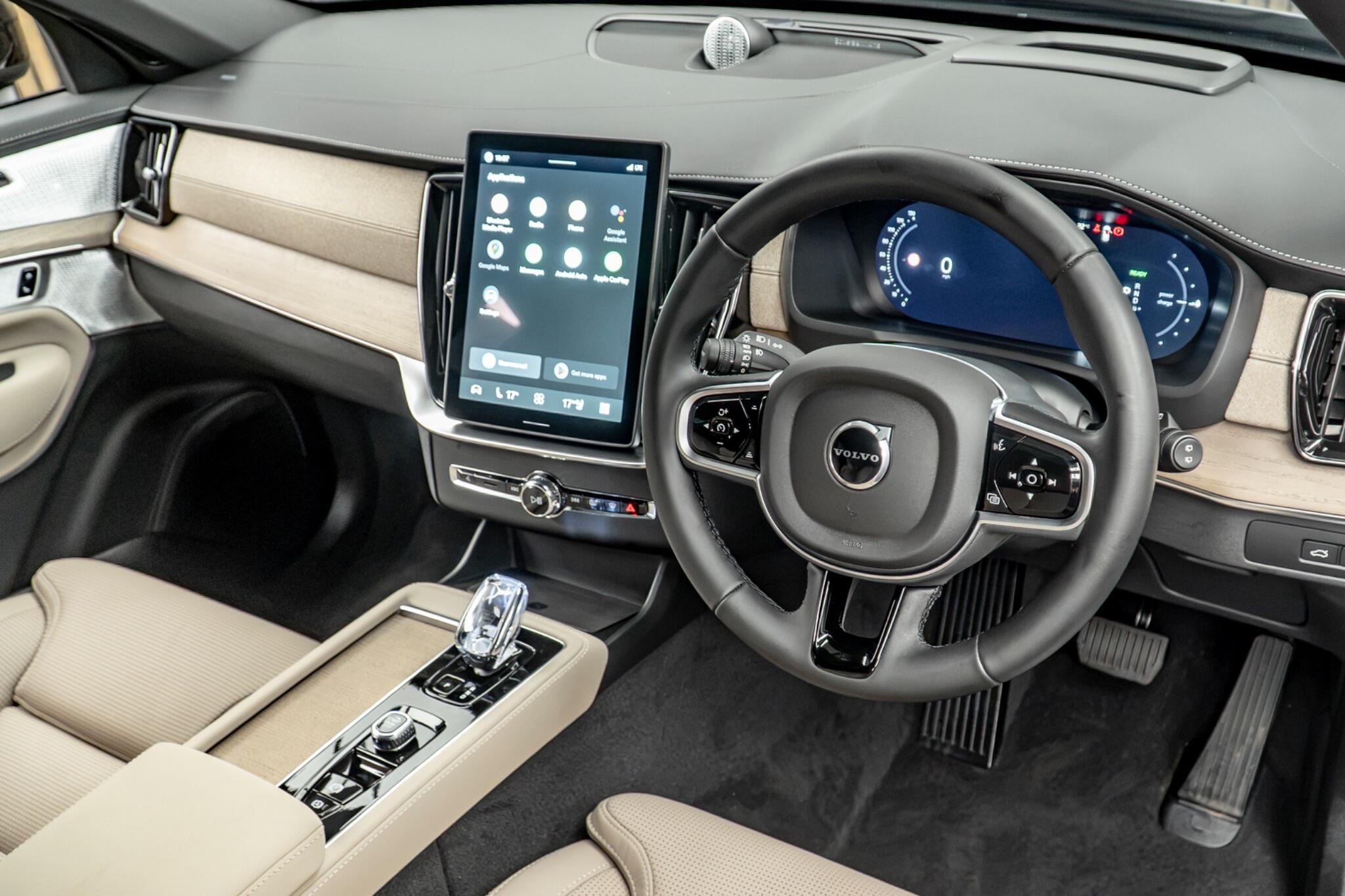 Volvo XC90 view 23