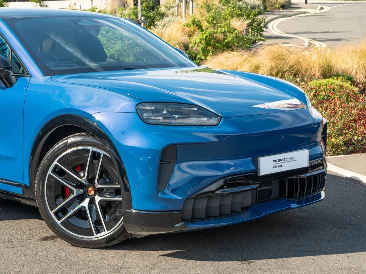 Porsche Cayenne view 15