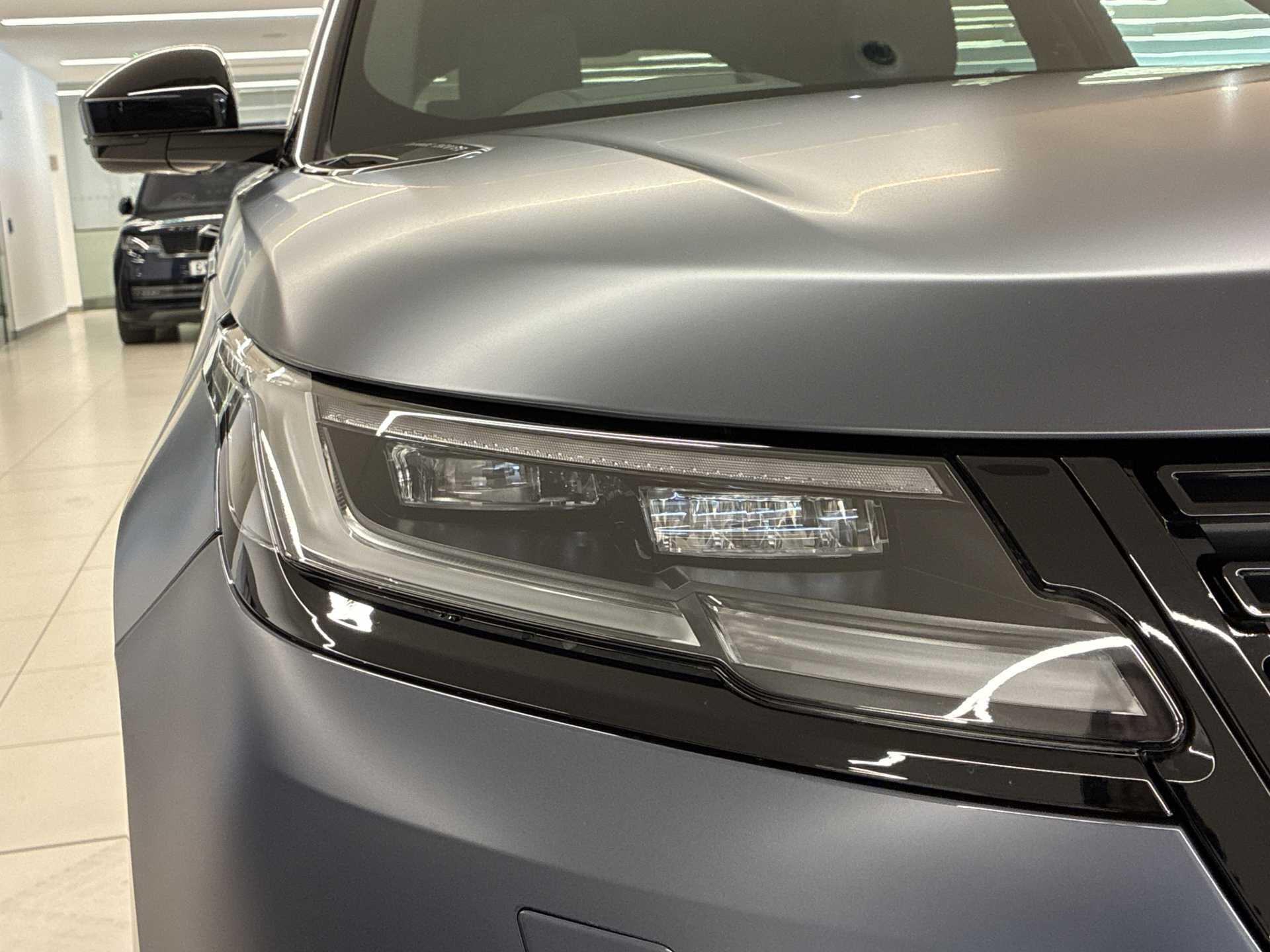 Land Rover Range Rover Velar view 17