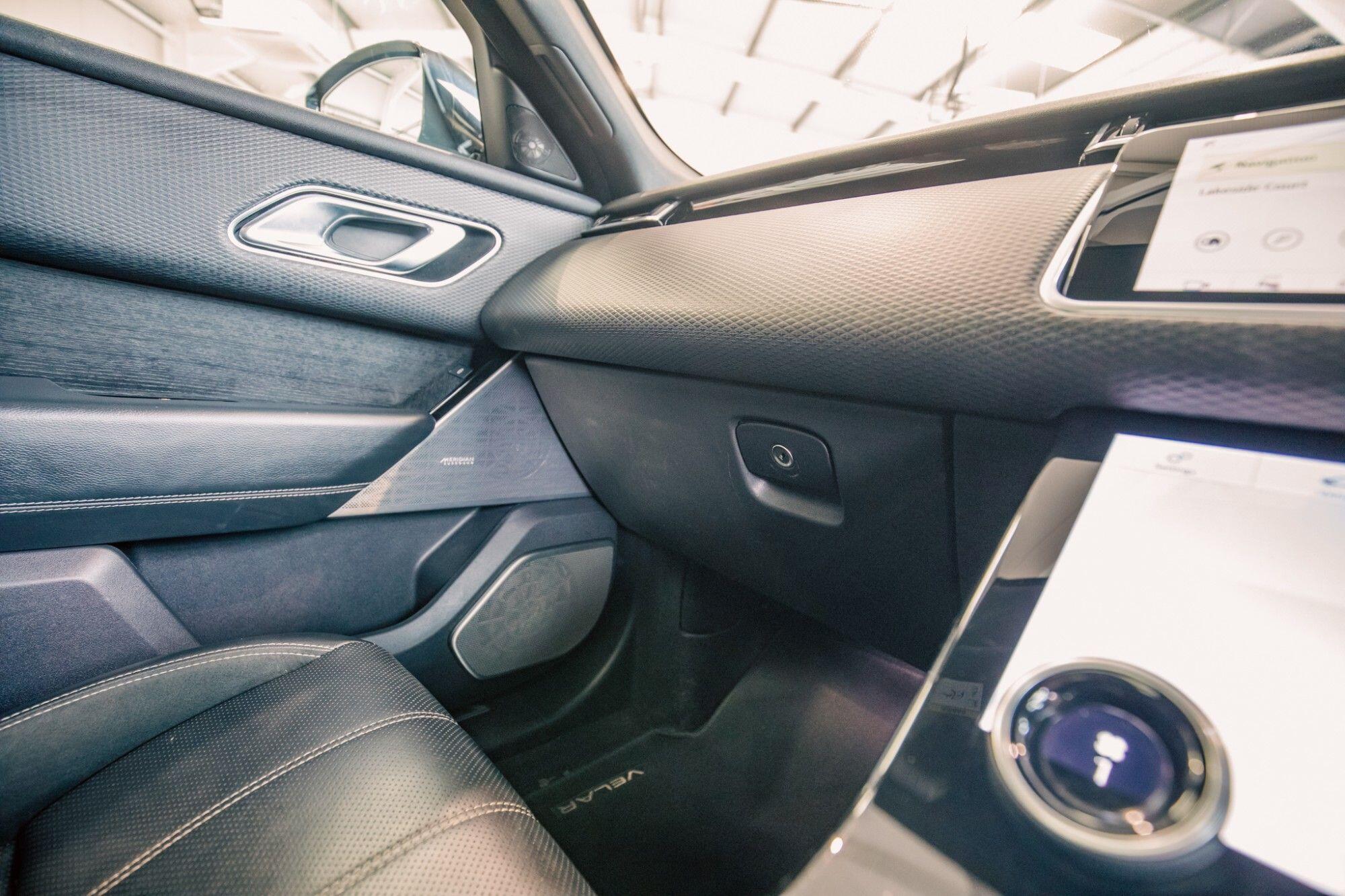 Land Rover Range Rover Velar view 21