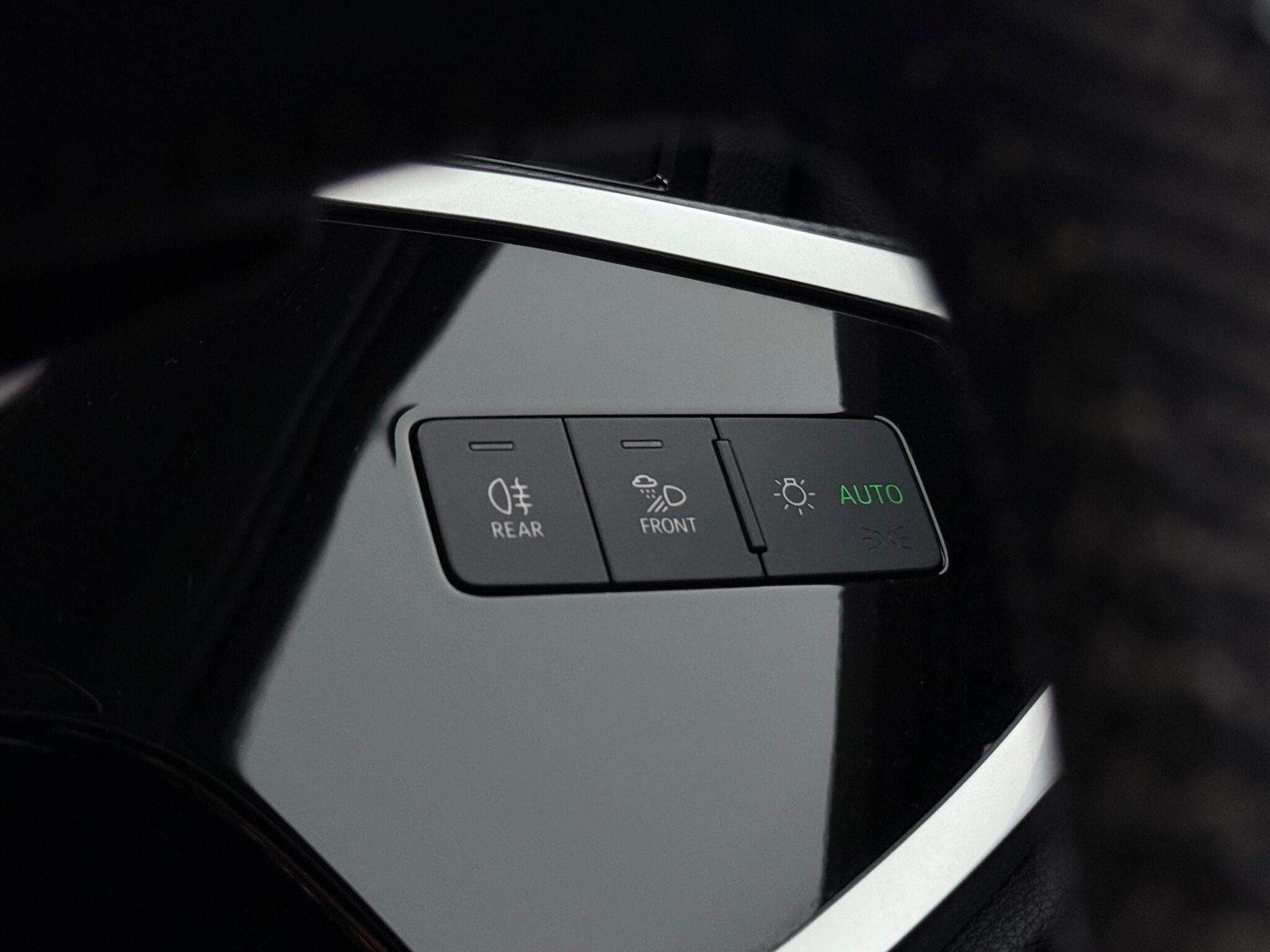 Audi Q3 view 21