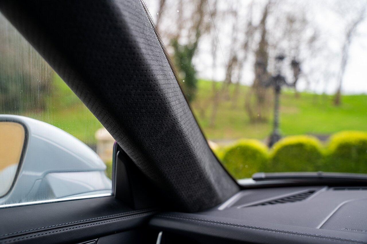 Porsche 911 view 73