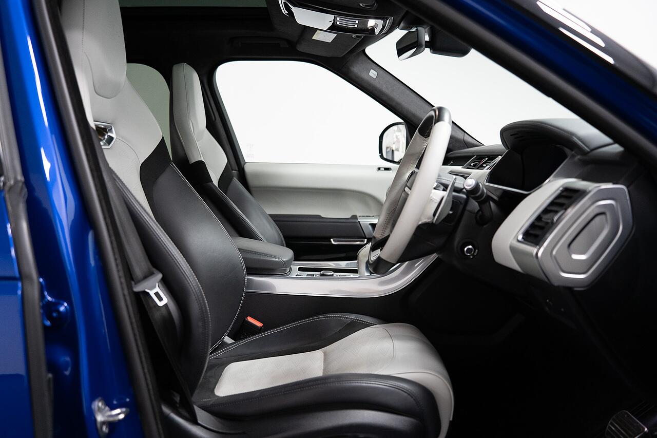 Land Rover Range Rover Sport view 3