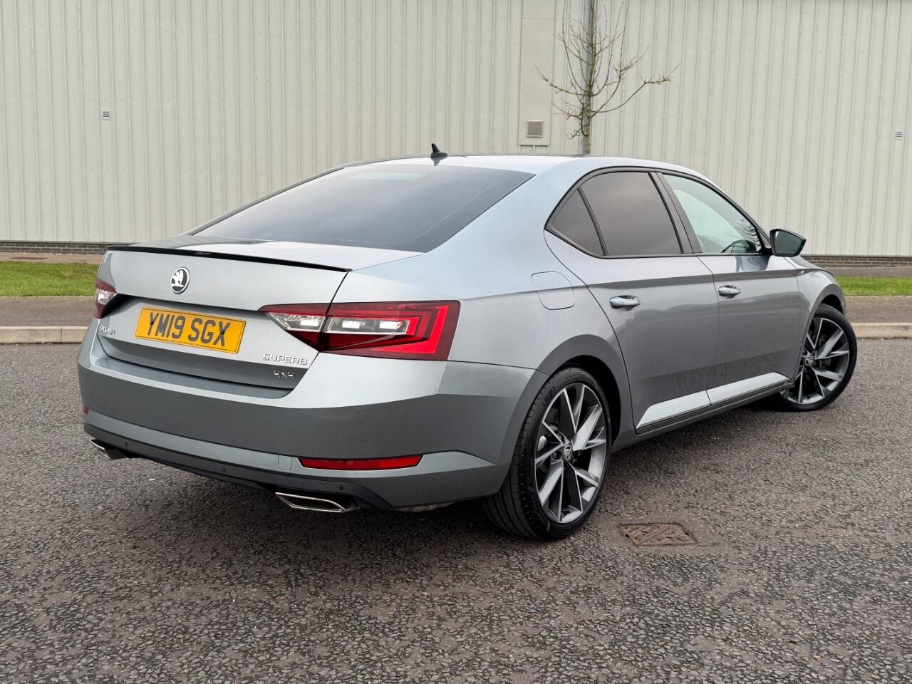 Skoda Superb view 8