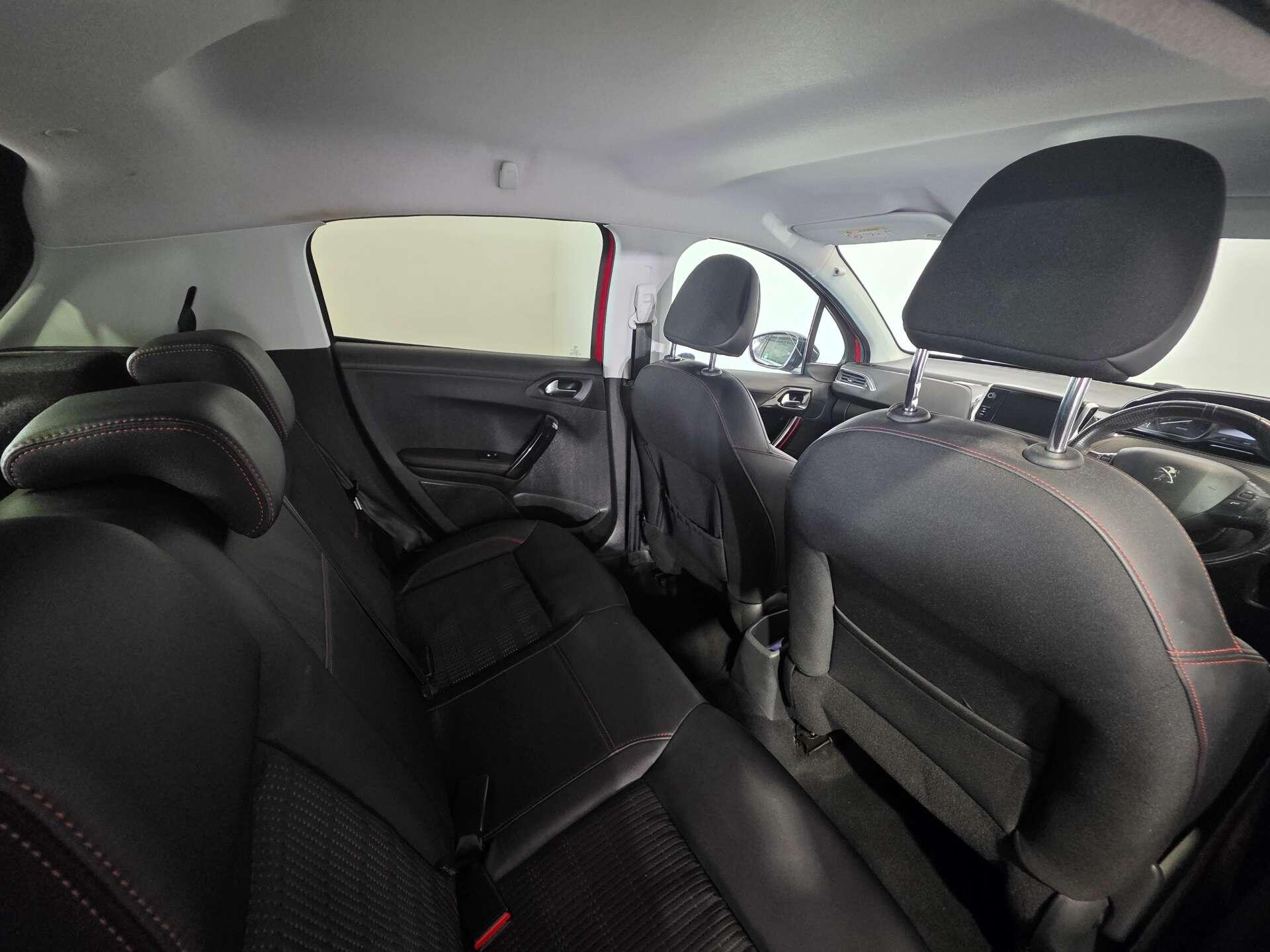 Peugeot 208 view 37
