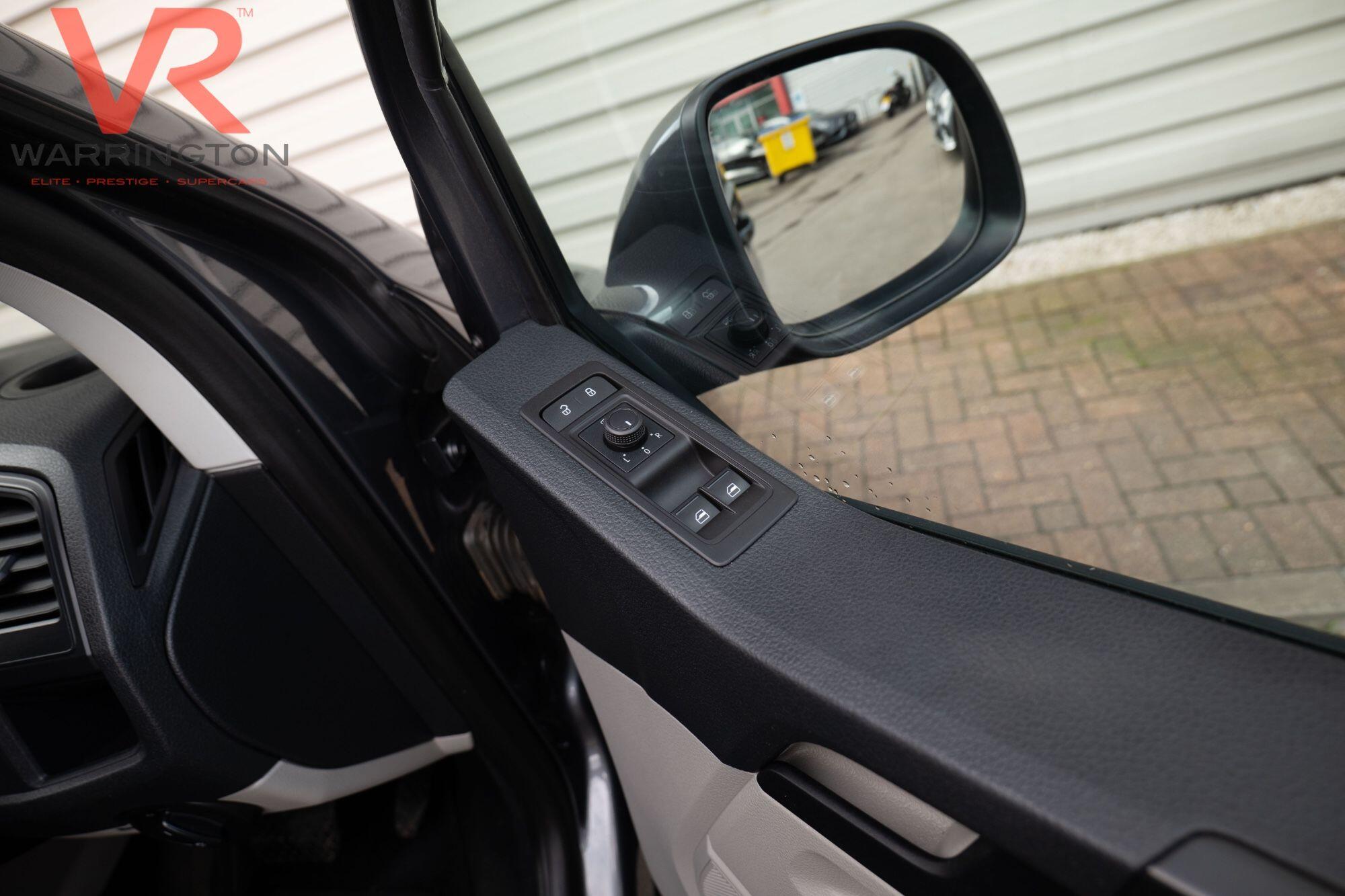 Volkswagen Transporter view 20