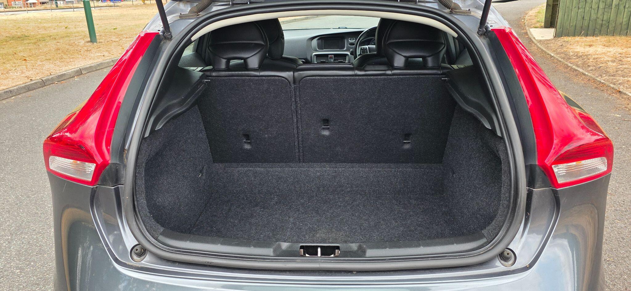 Volvo V40 Cross Country view 40