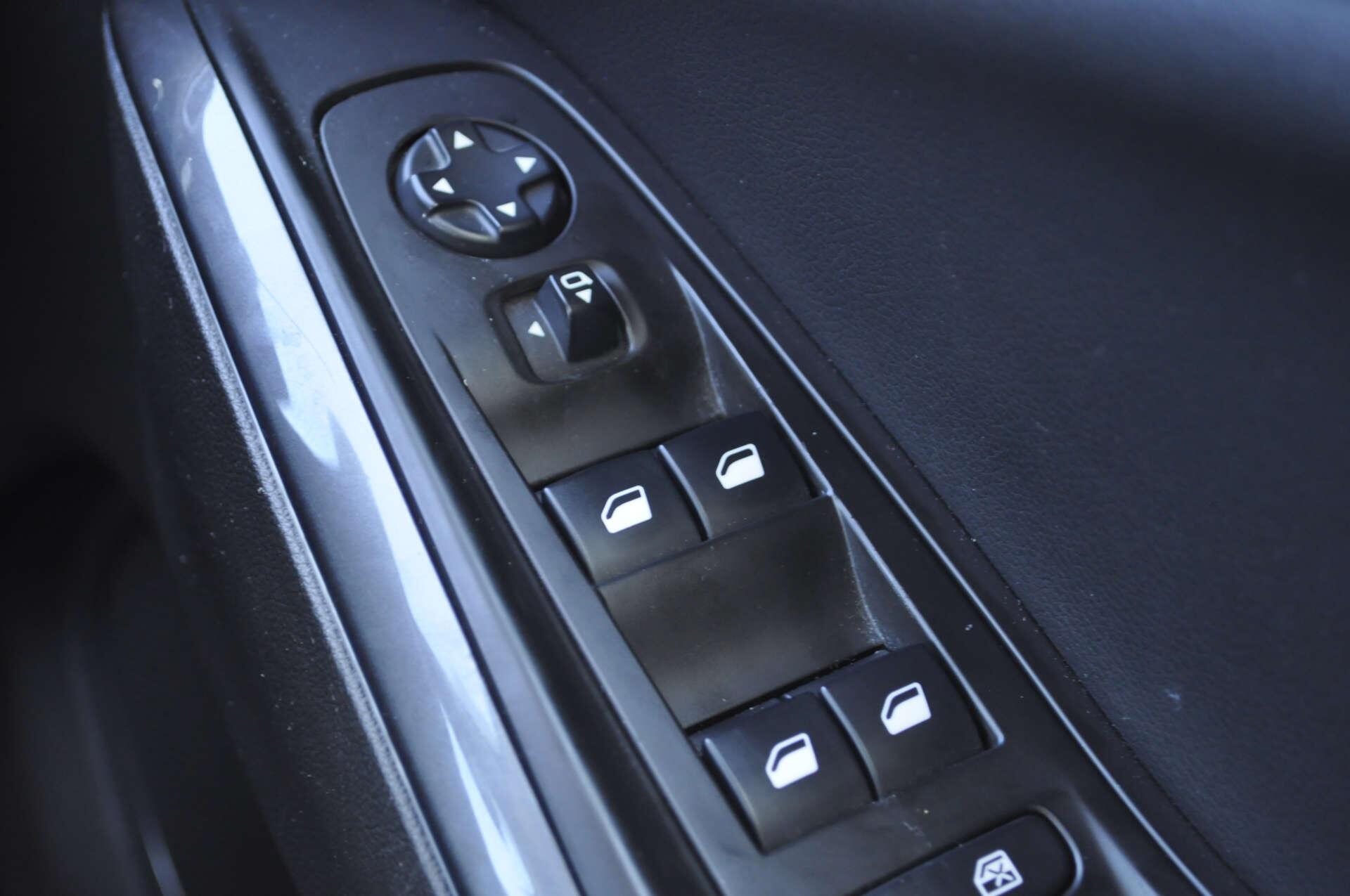 Vauxhall Grandland X view 26