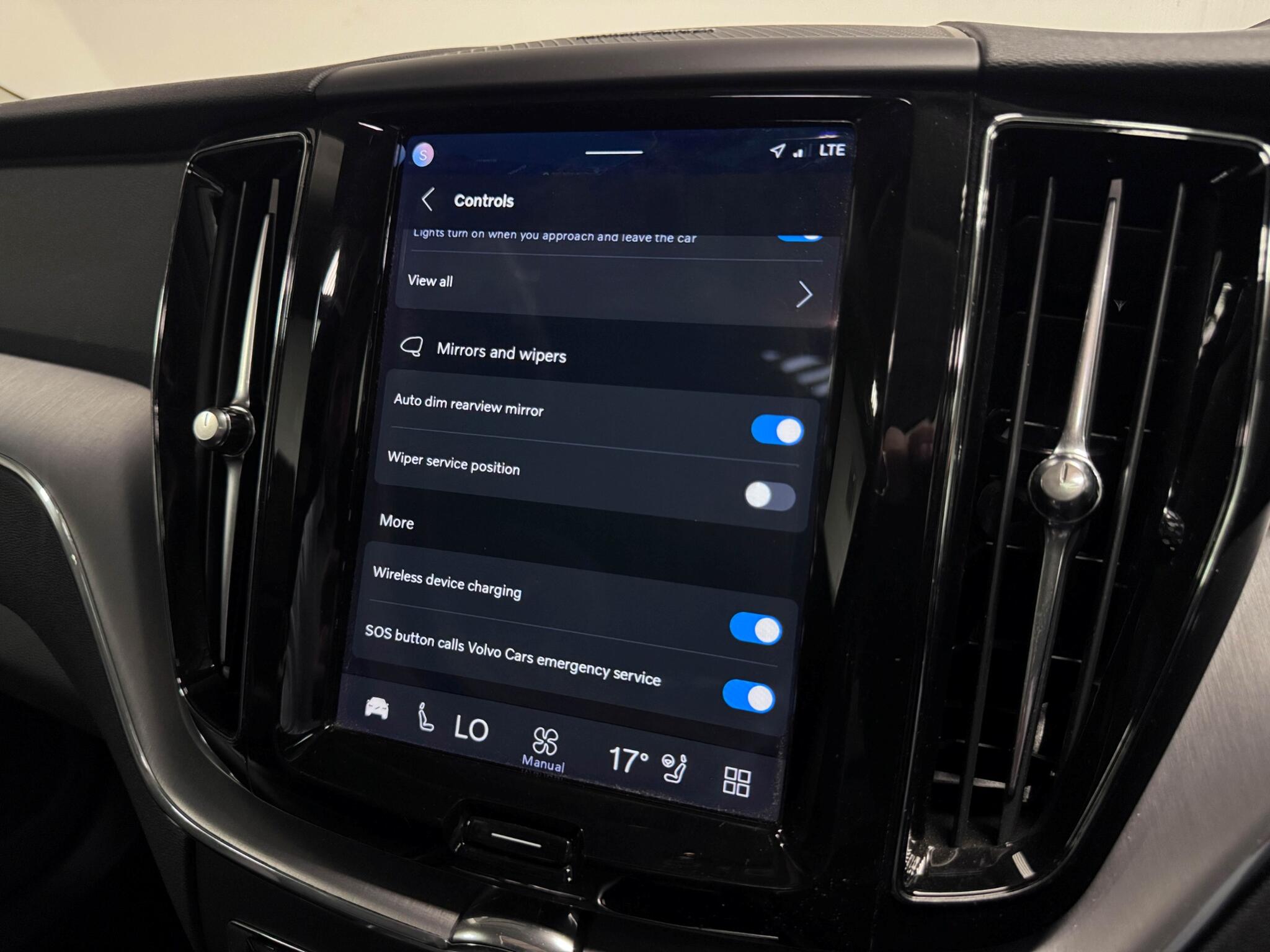 Volvo XC60 view 45