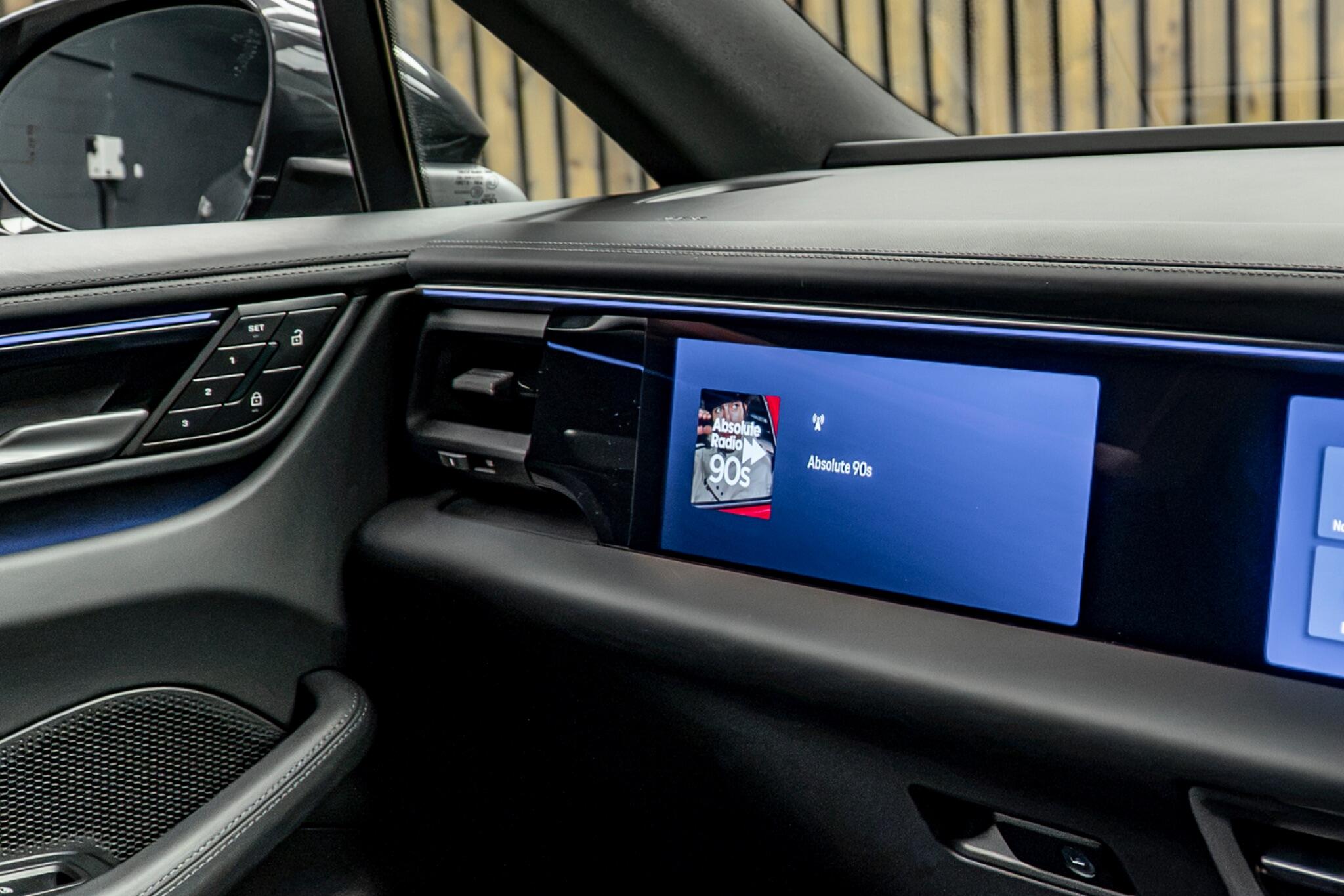 Porsche Macan view 40
