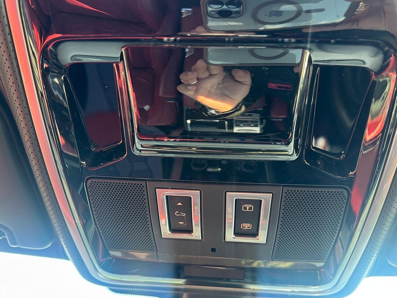 Land Rover Range Rover view 19