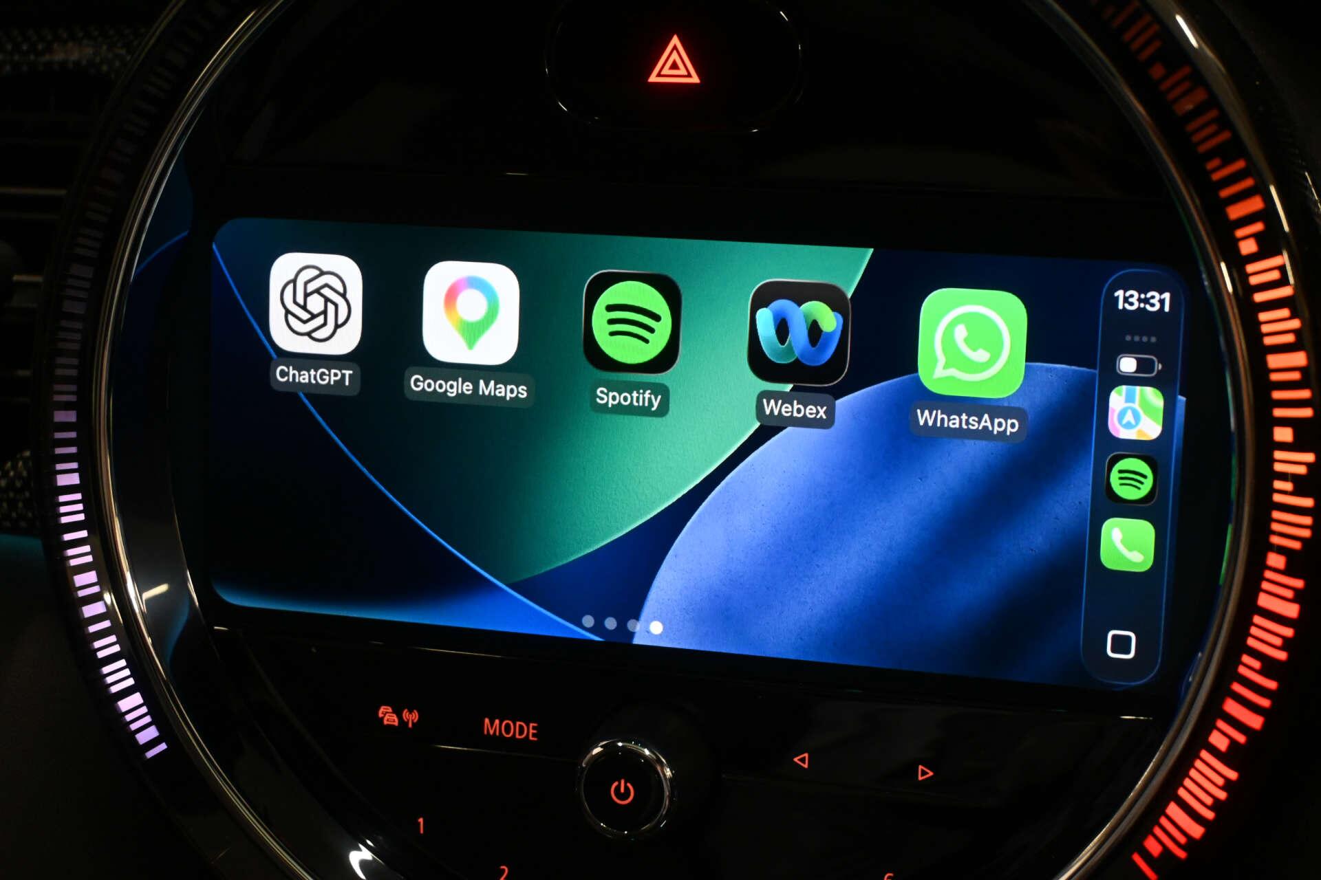 Mini Hatch view 15