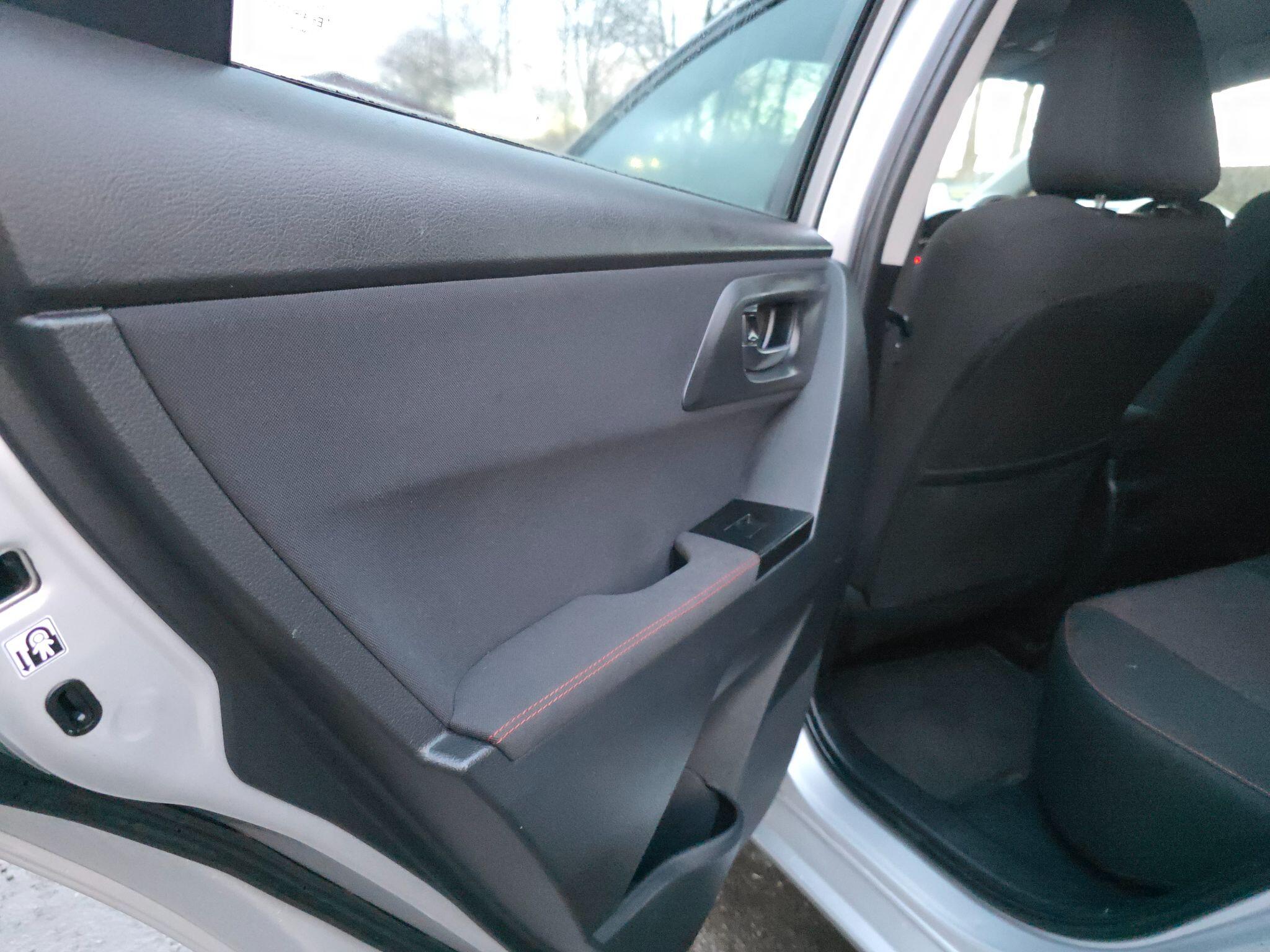 2013 Toyota Auris image 36