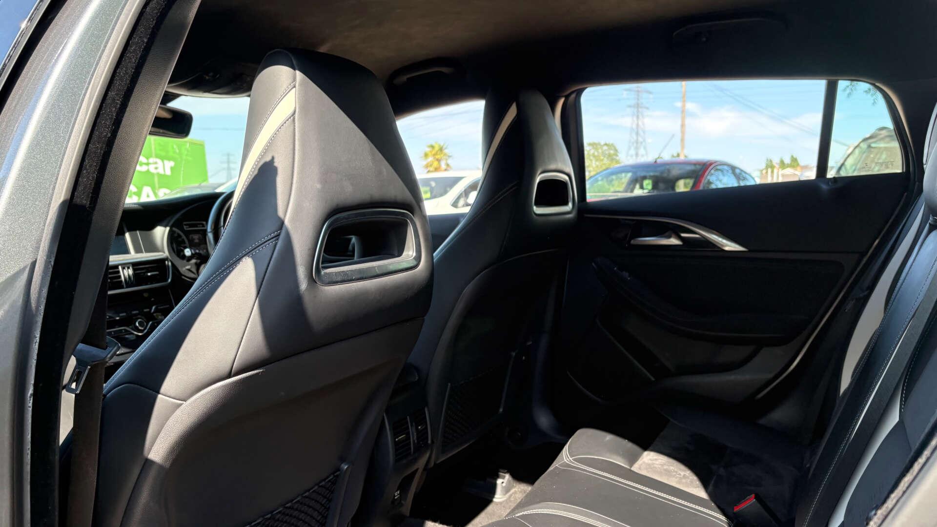 Infiniti Q30 view 12
