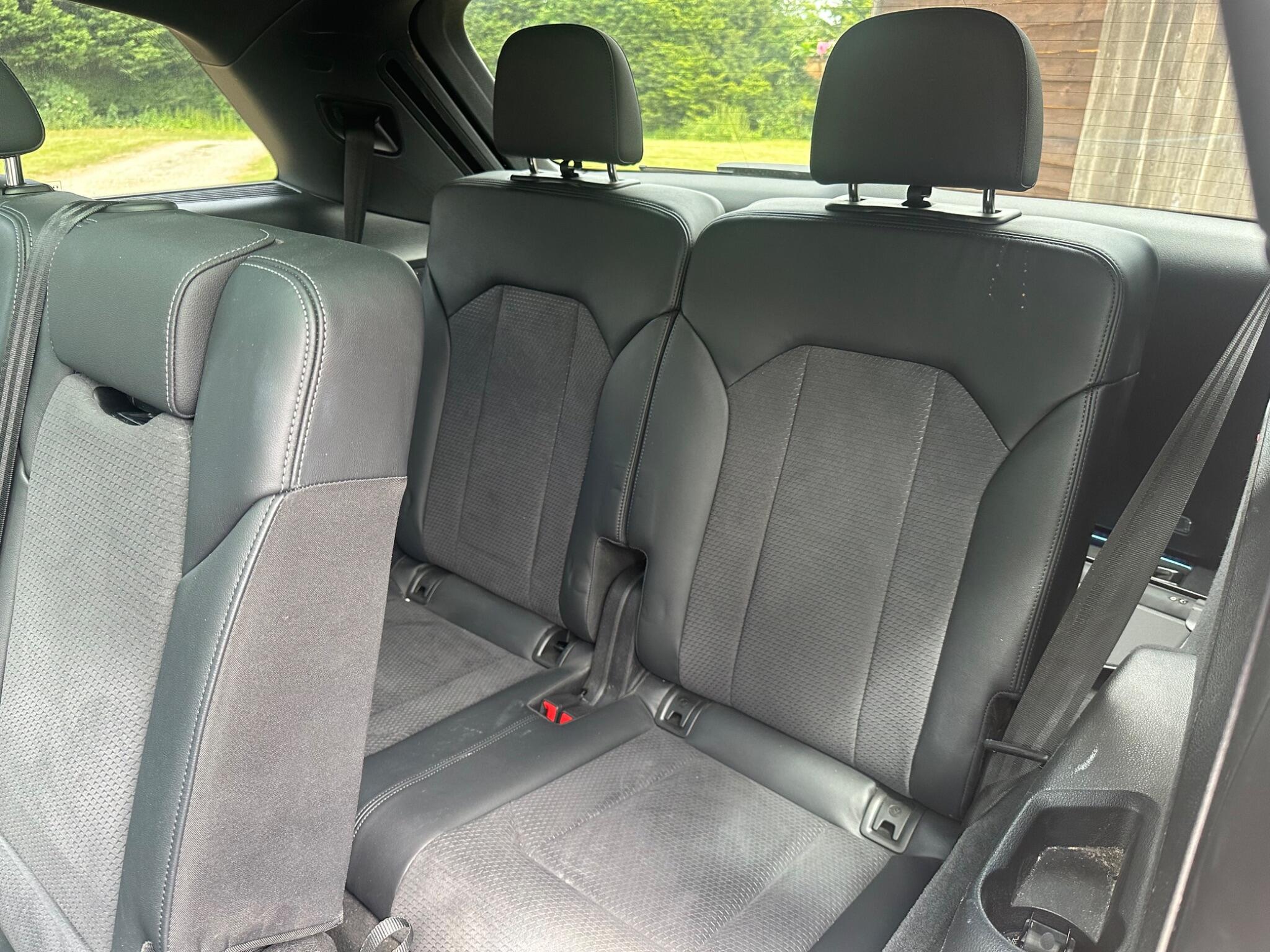 Audi Q7 view 33