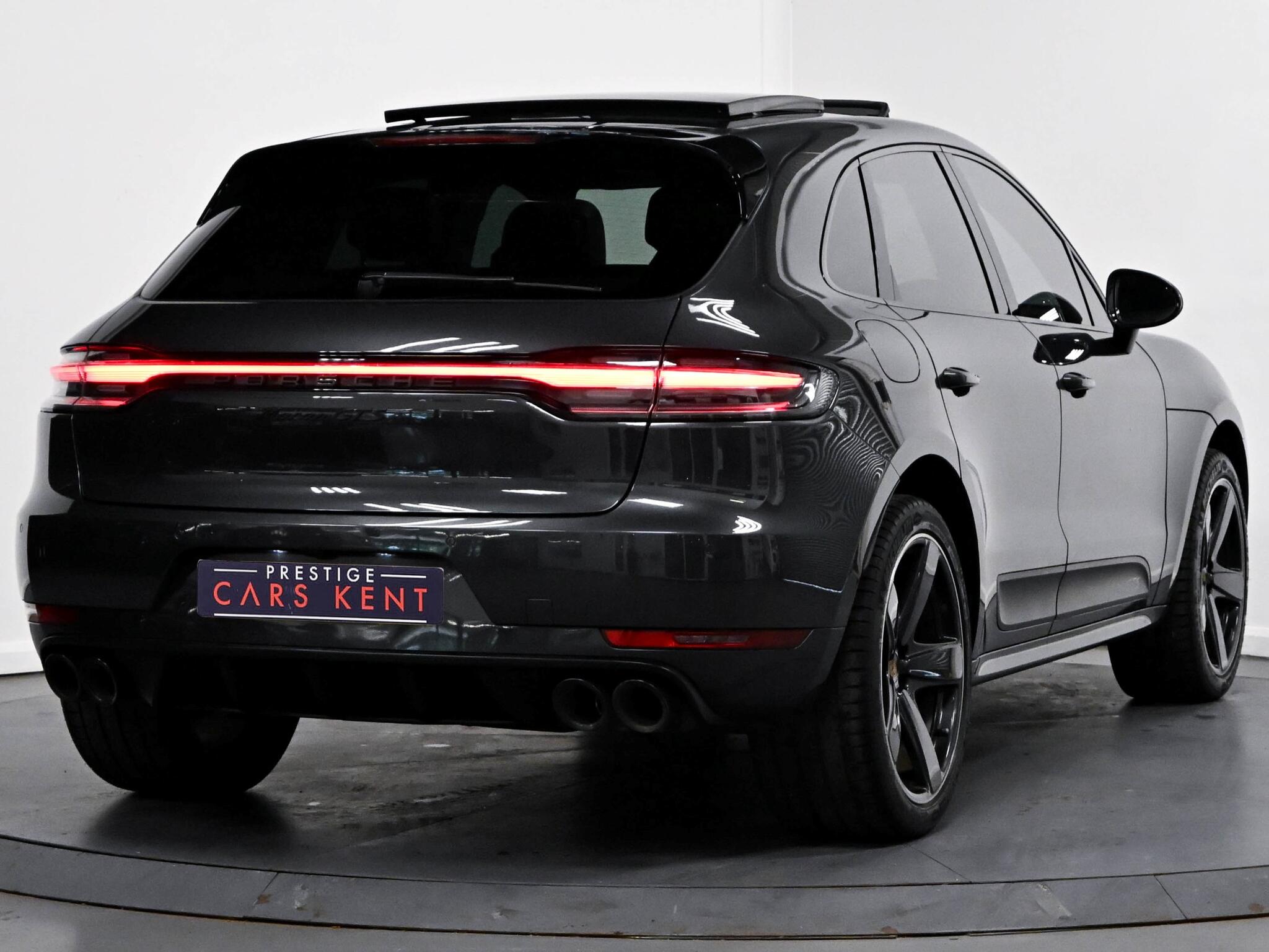 Porsche Macan view 28