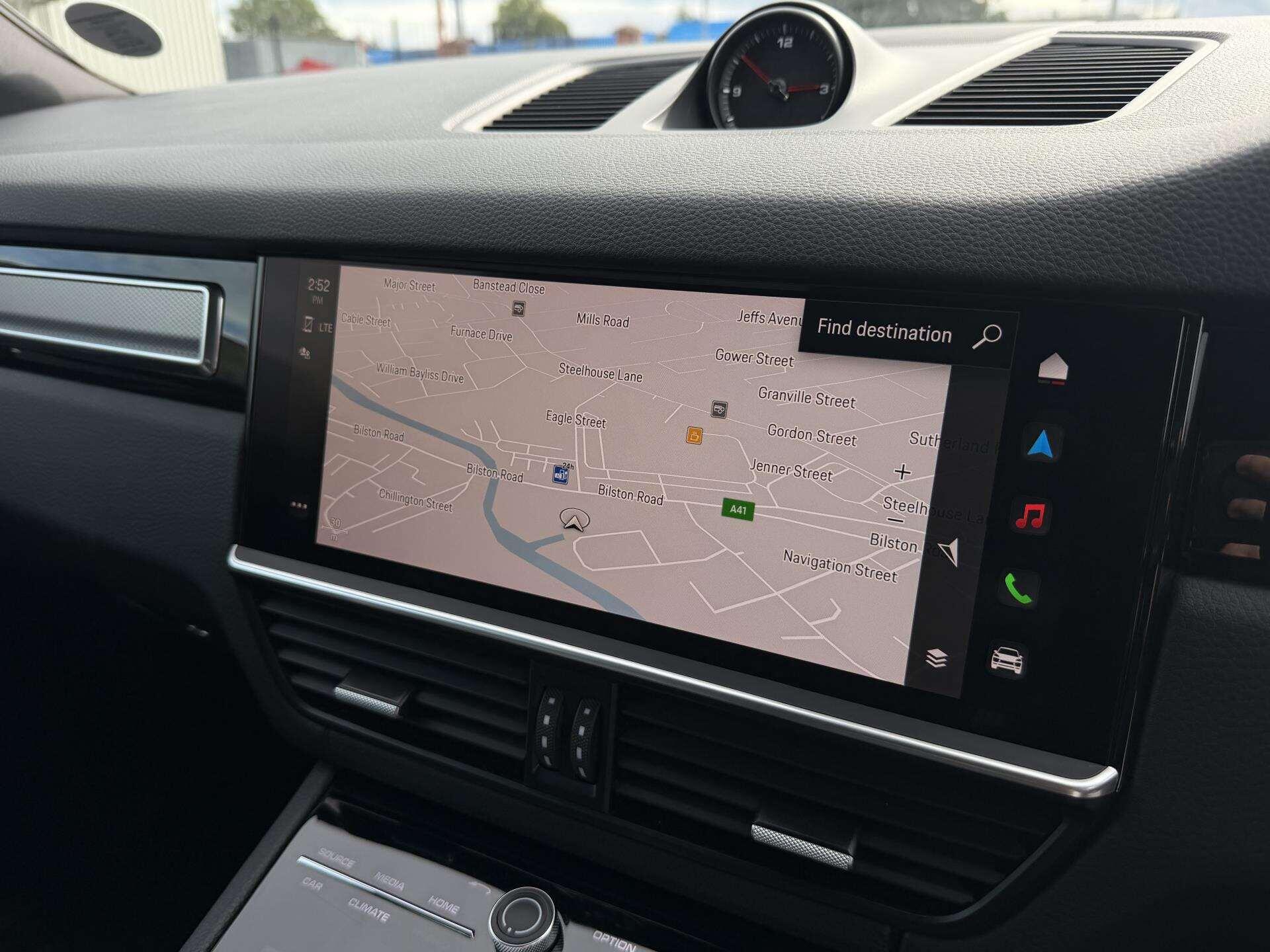 Porsche Cayenne view 22