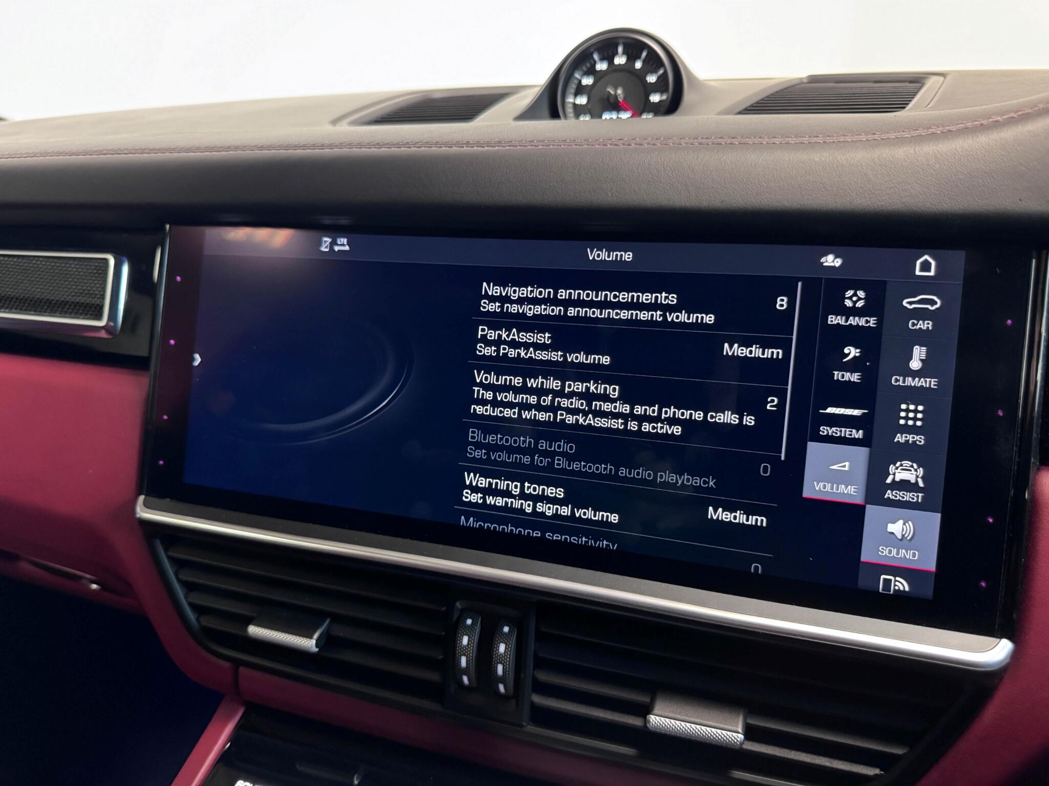 Porsche Cayenne view 77
