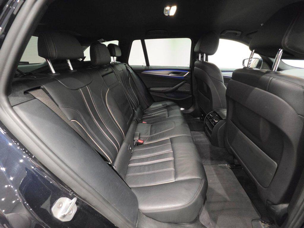 BMW 5 Series view 20
